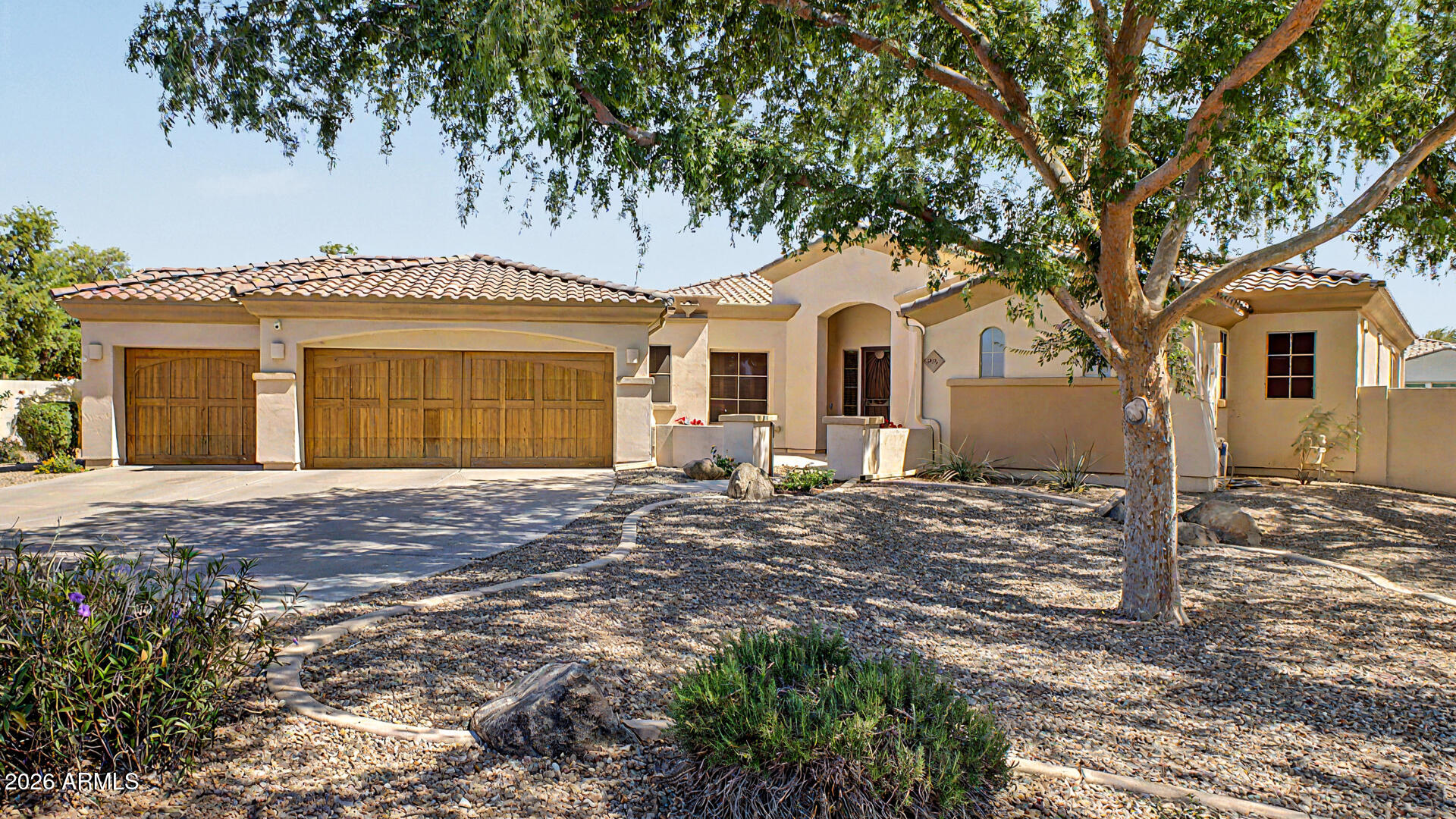 975 E County Down Drive — photo
