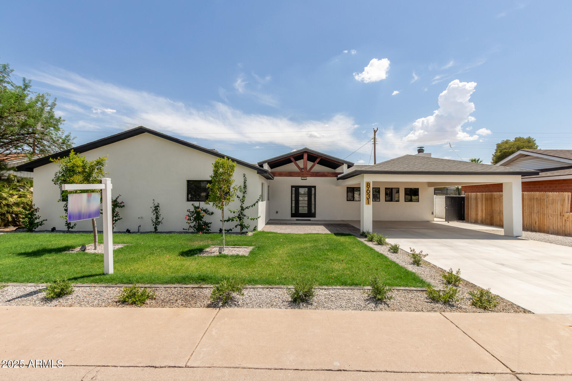 8631 E Thomas Road — photo