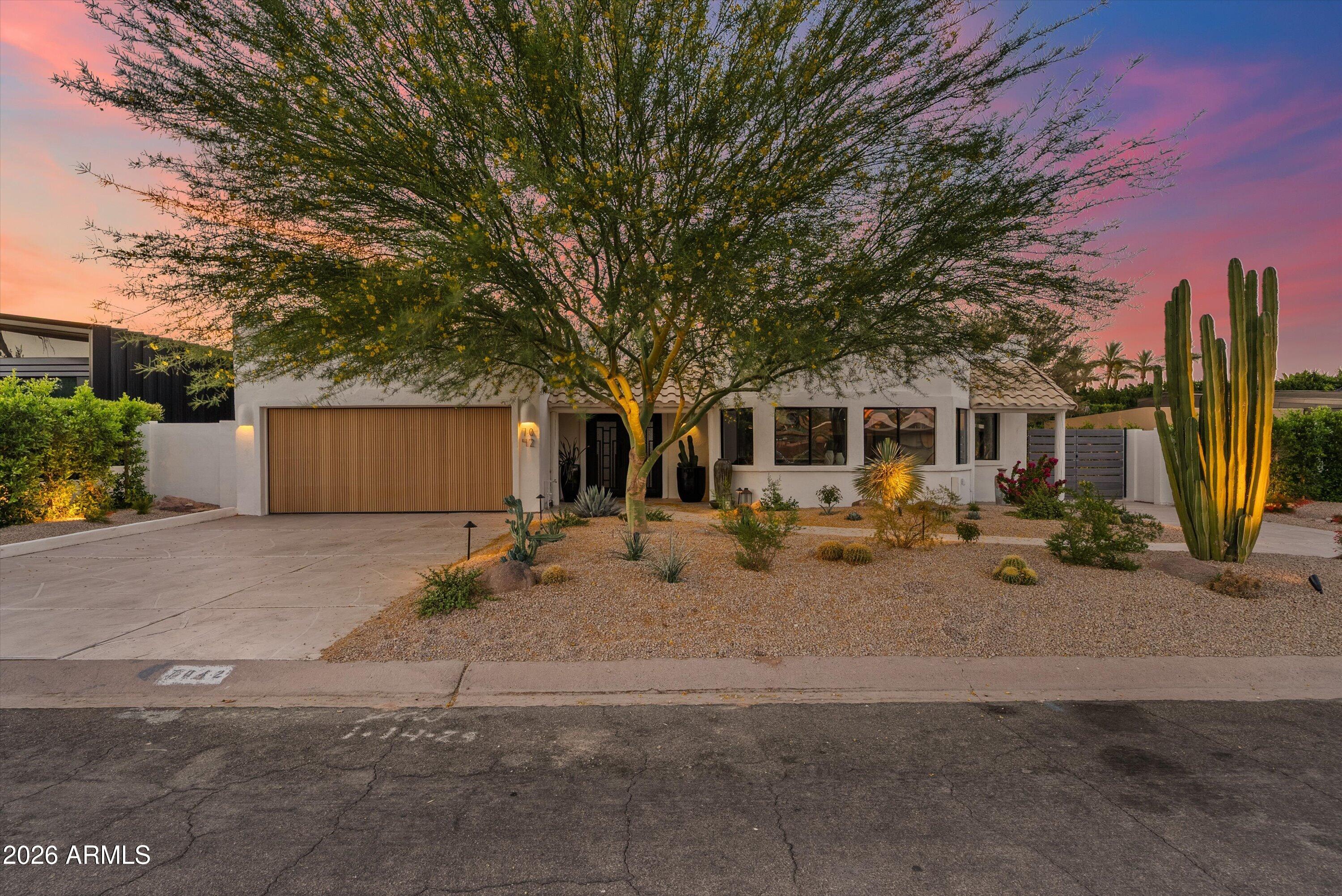 7042 E Orange Blossom Lane — photo