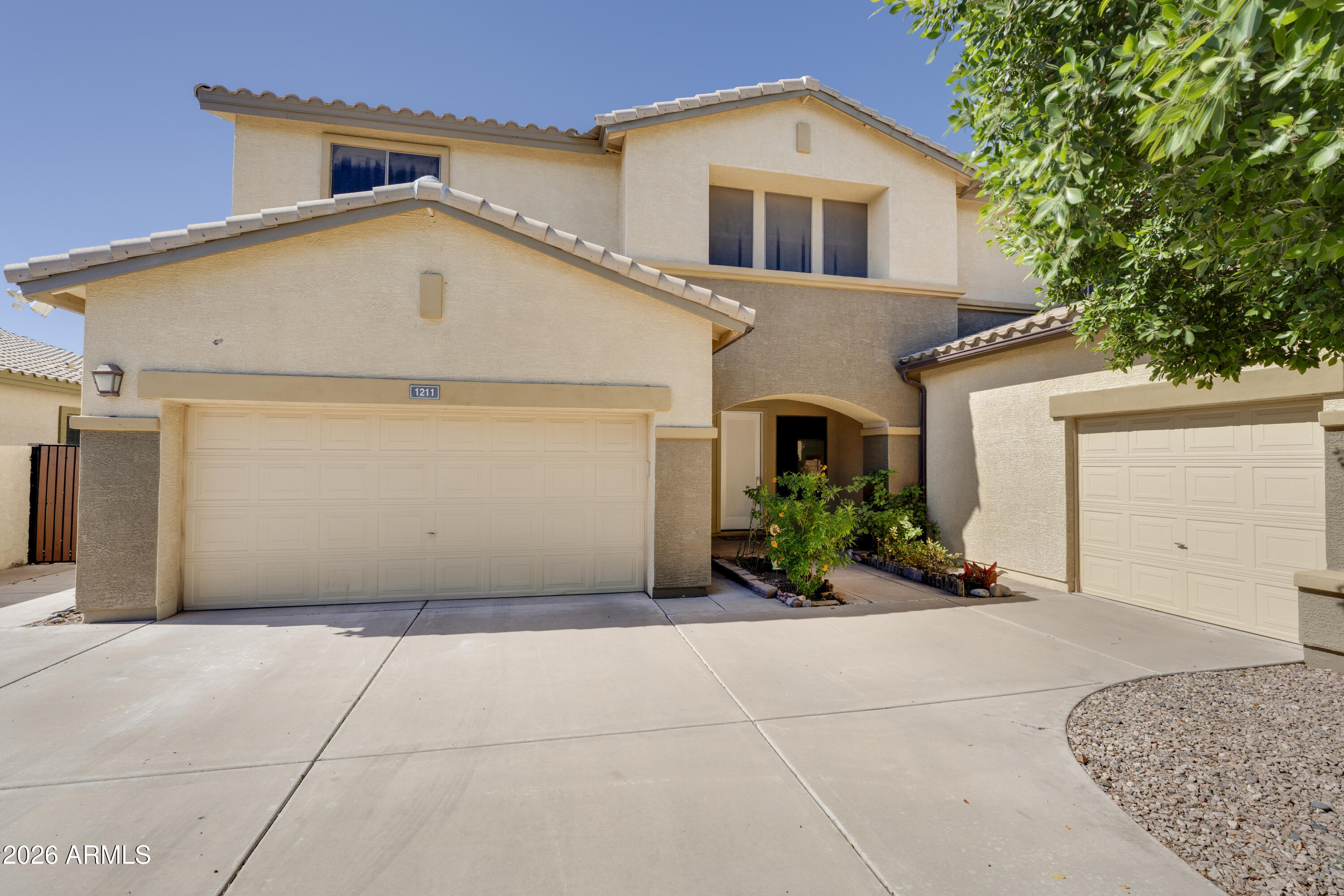 1211 E Kenwood Street — photo