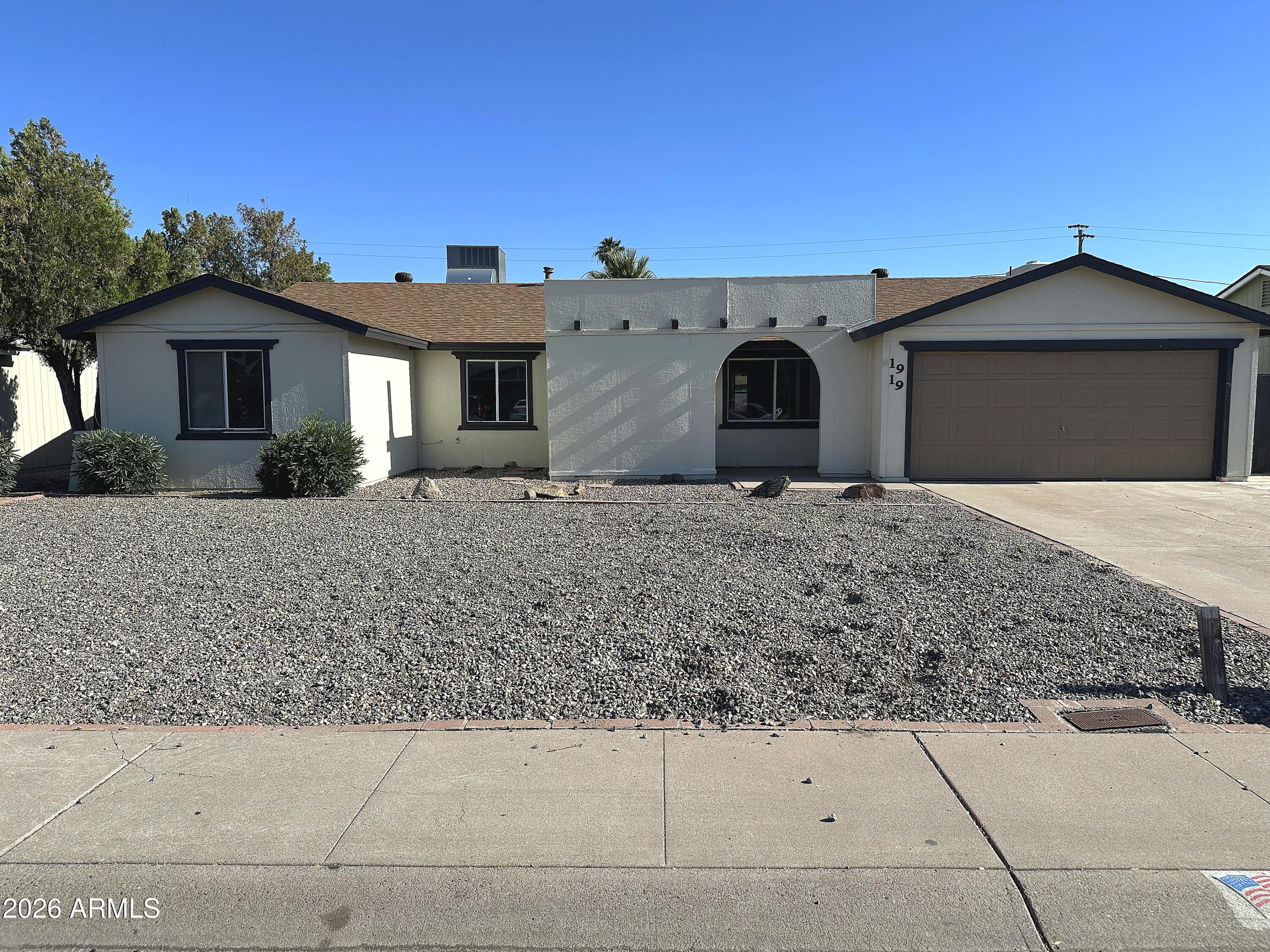 1919 W Voltaire Avenue — photo