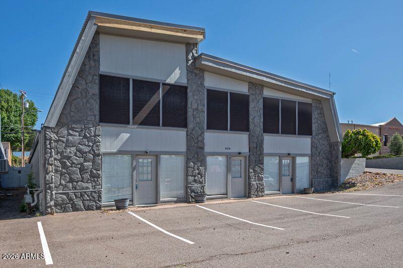 404 W Main Street — photo