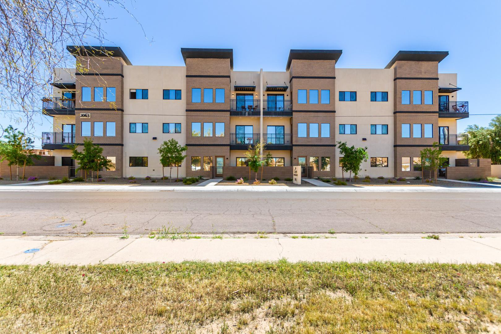 2063 E Lemon 3004 — photo