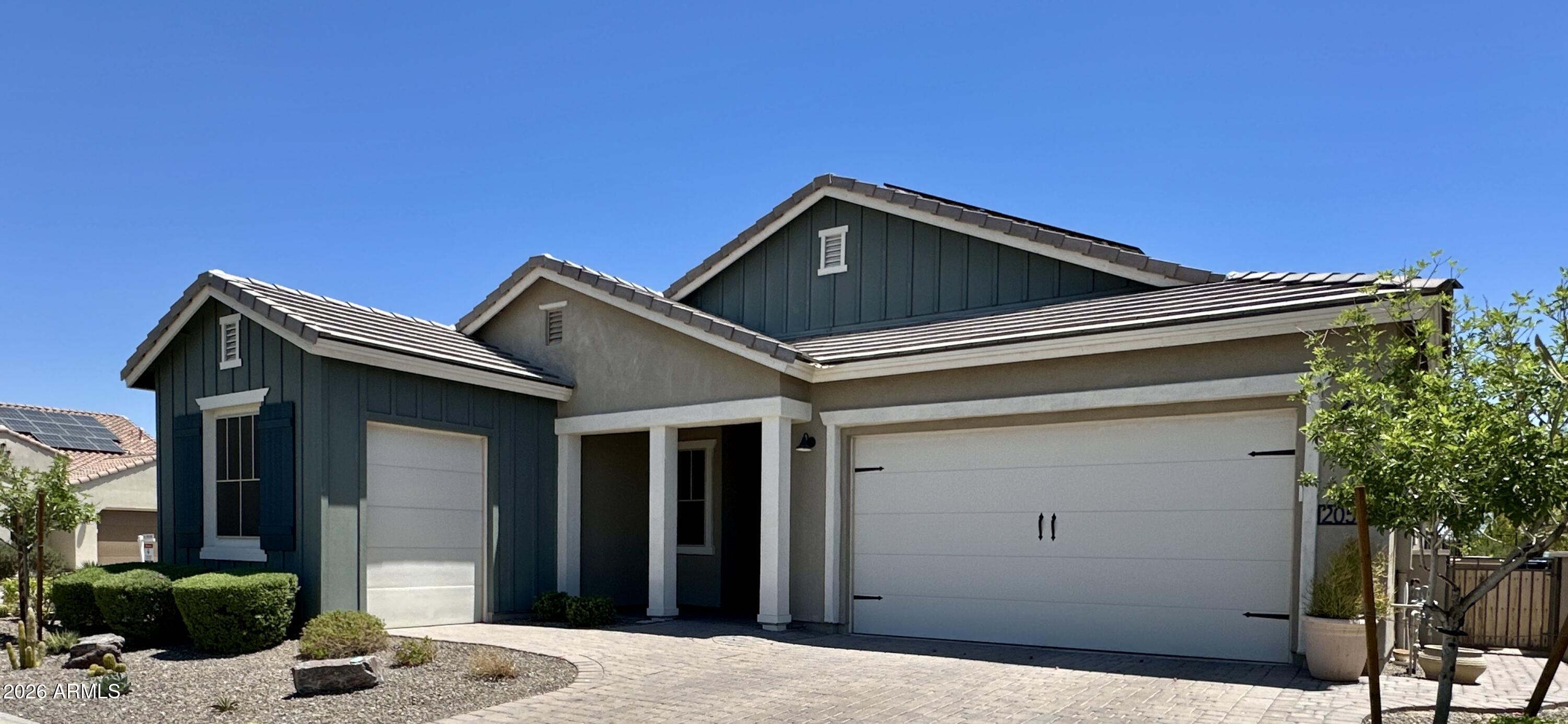 20529 W Mariposa Street — photo