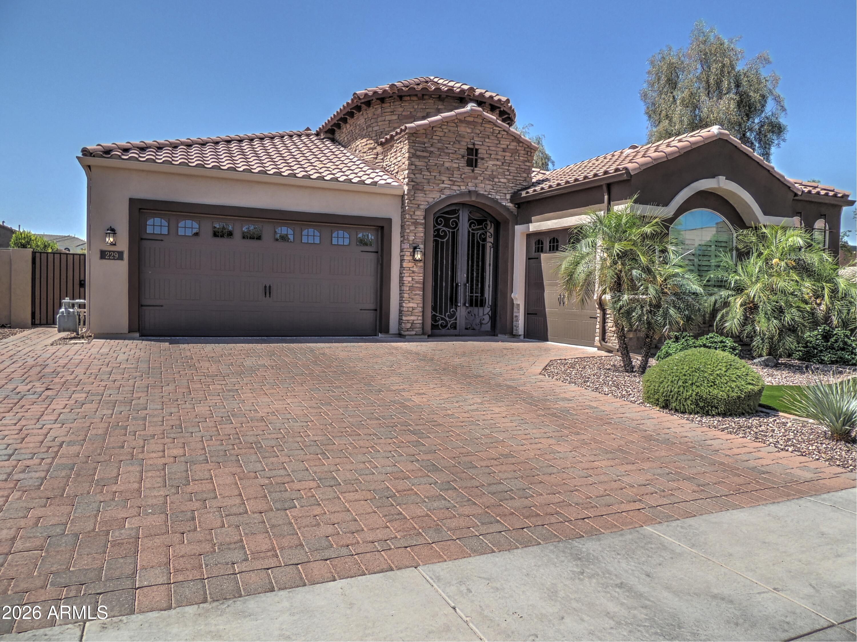 229 E Powell Way — photo