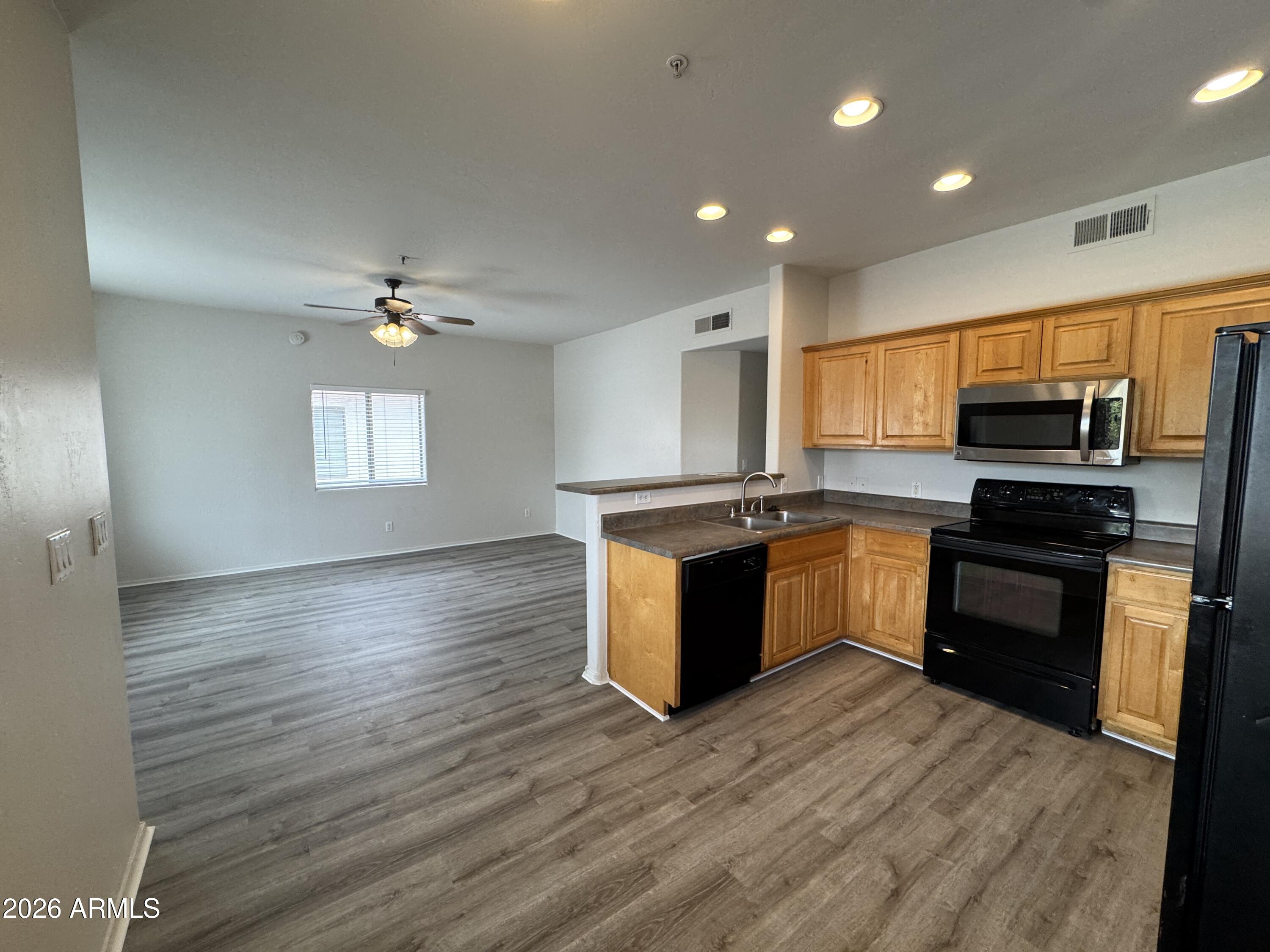 510 W University Drive 208 — photo