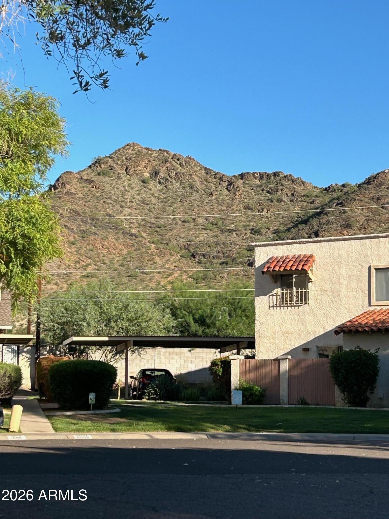 1228 E Lawrence Lane — photo