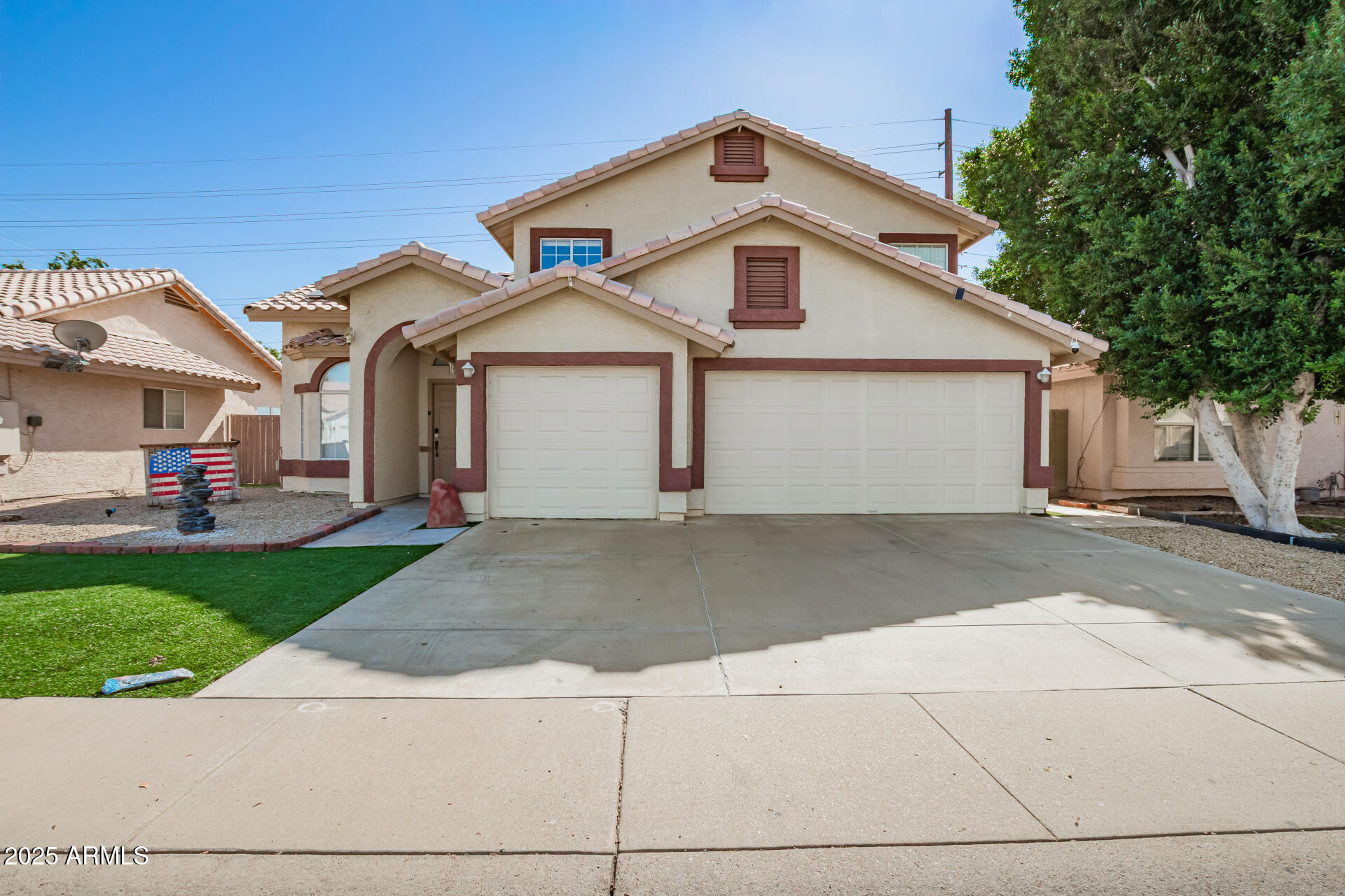 1921 E Marquette Drive — photo