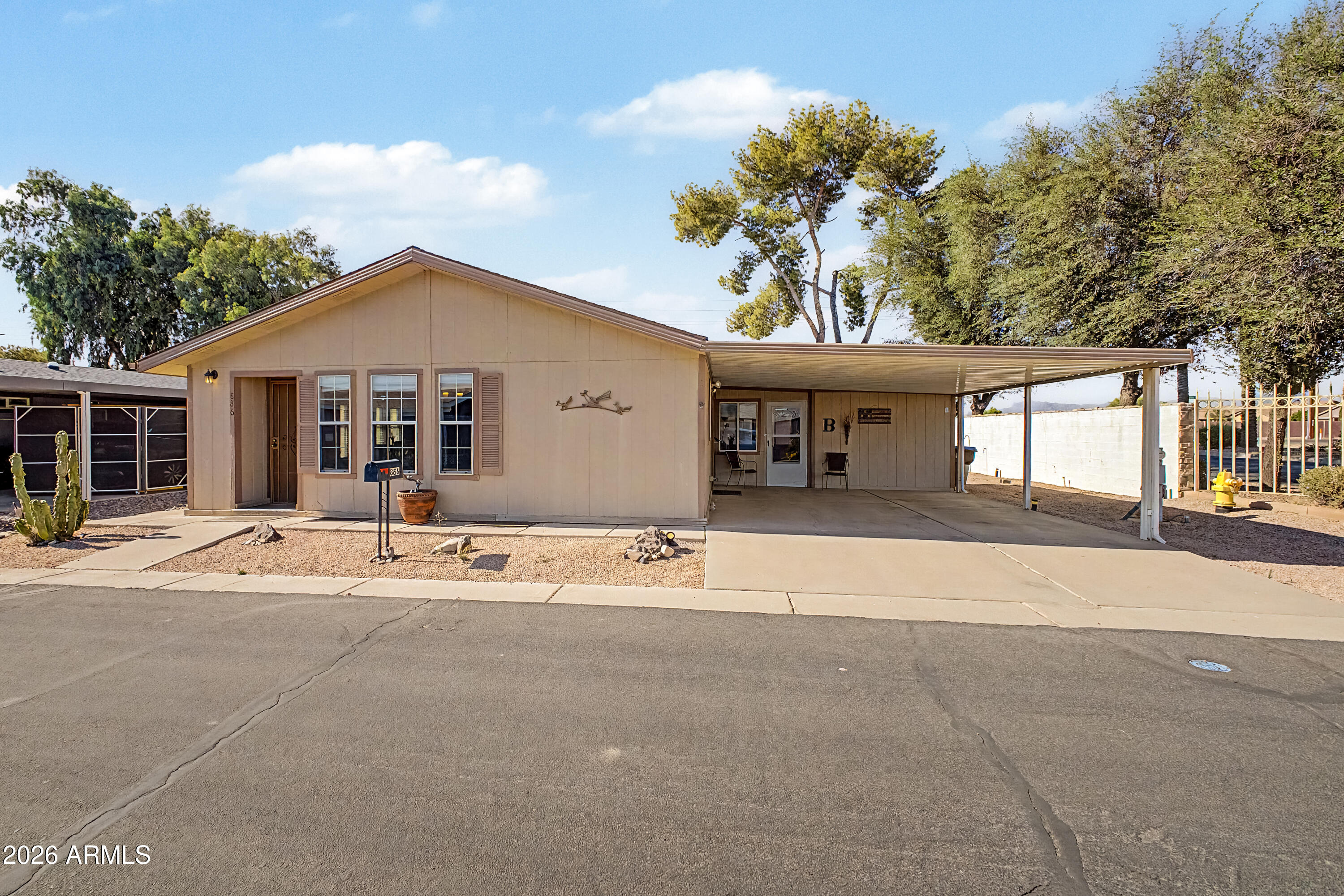 886 E Eagle Drive — photo