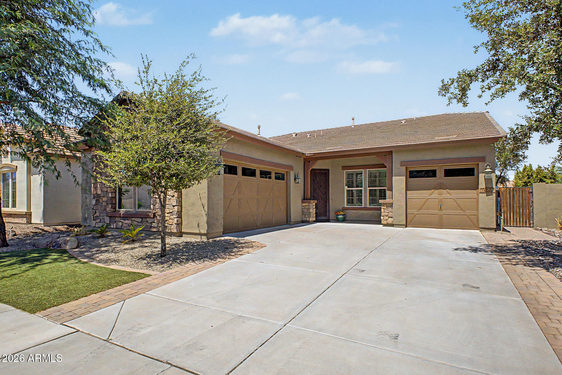 3920 E Horseshoe Place — photo