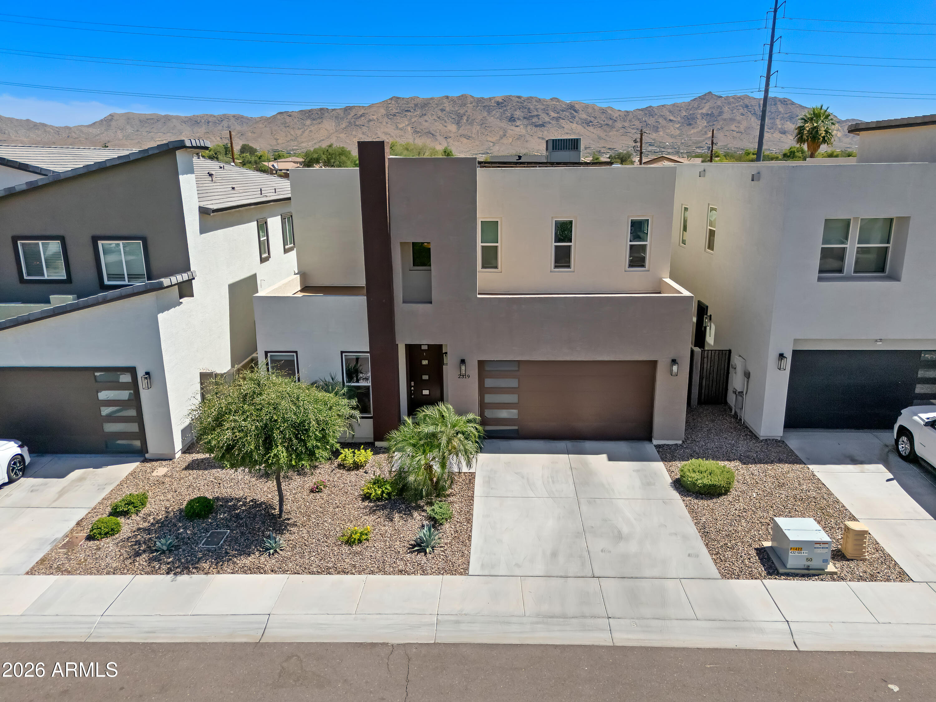 2319 W Darrow Street — photo