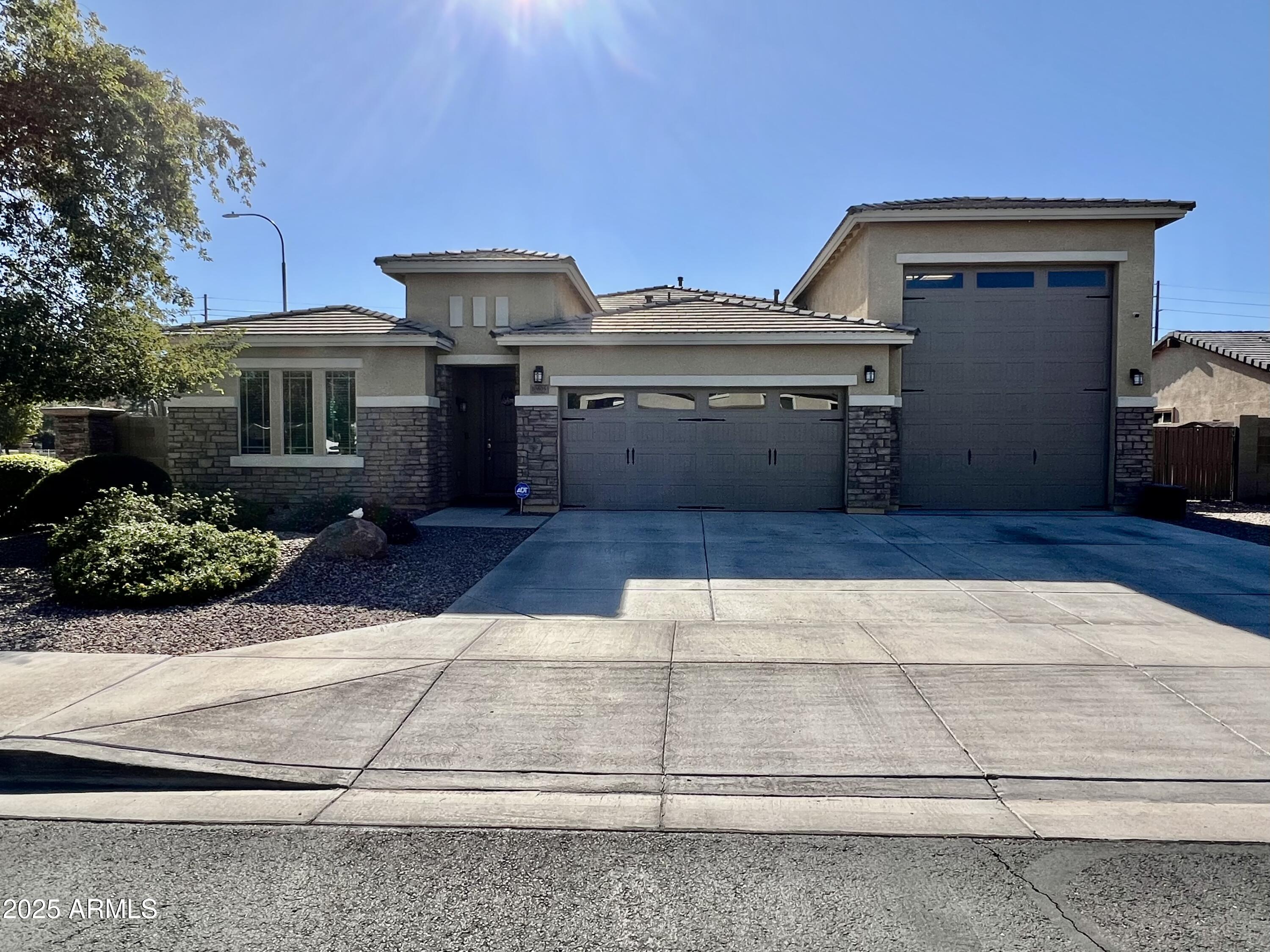 10605 W Catalina Drive — photo