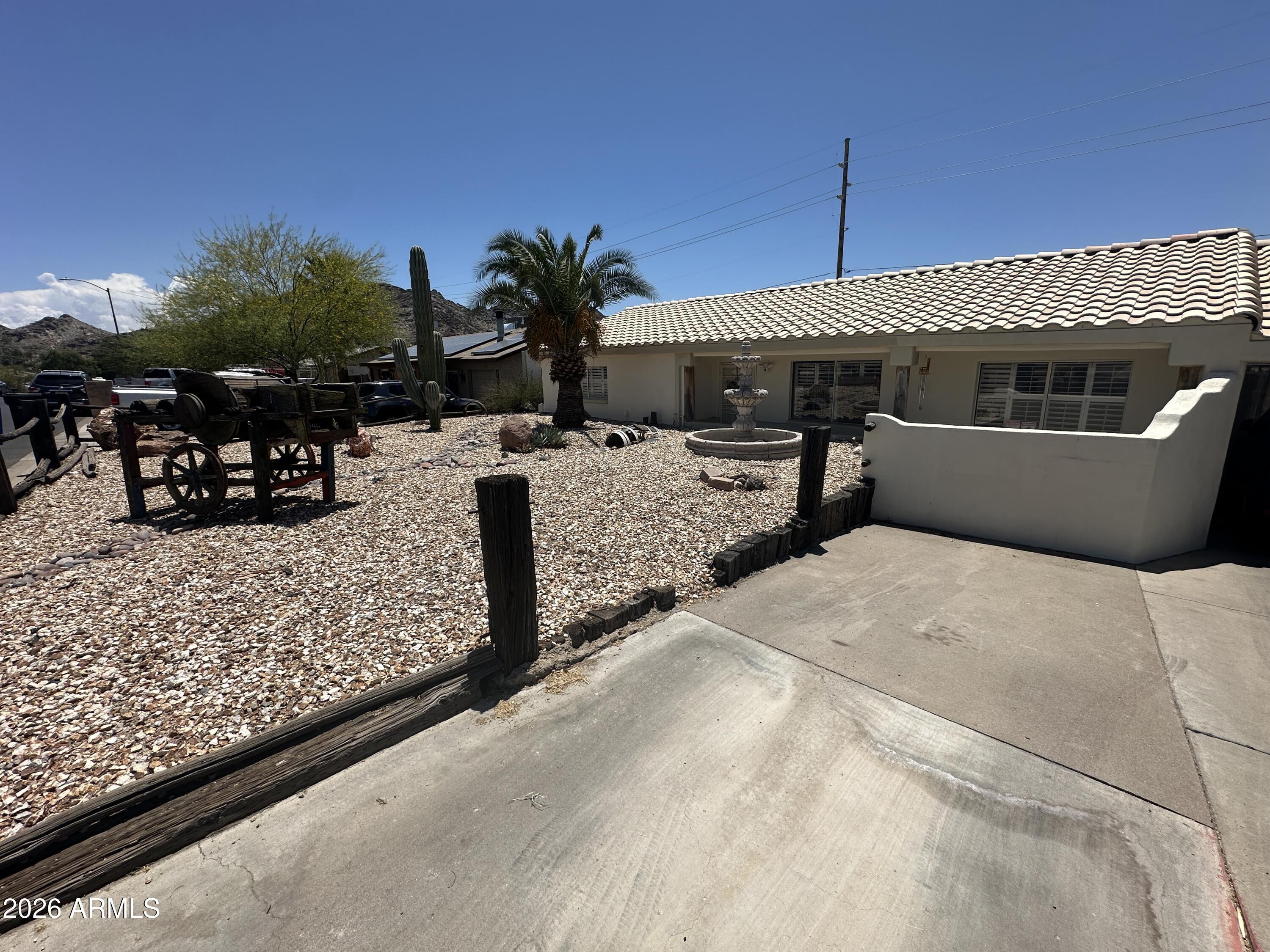 1229 E Mercer Lane — photo