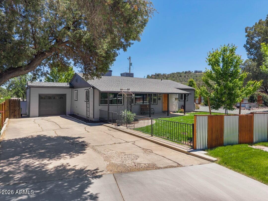305 Robinson Drive — photo