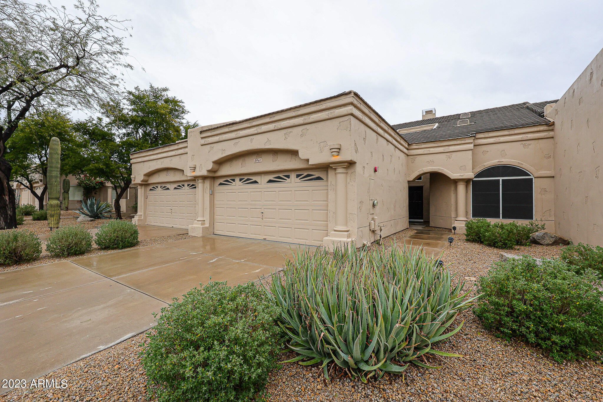8941 E Maple Drive — photo