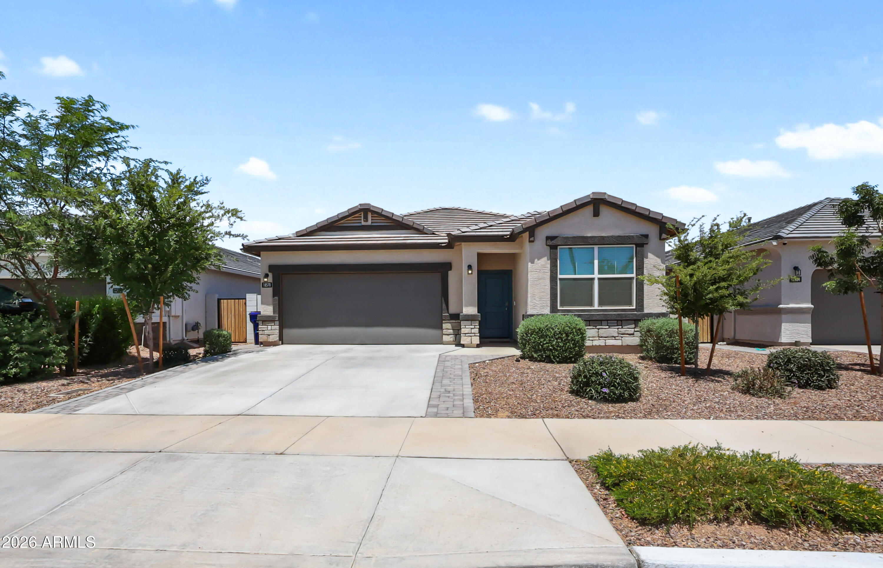 18570 W Desert Hollow Drive — photo