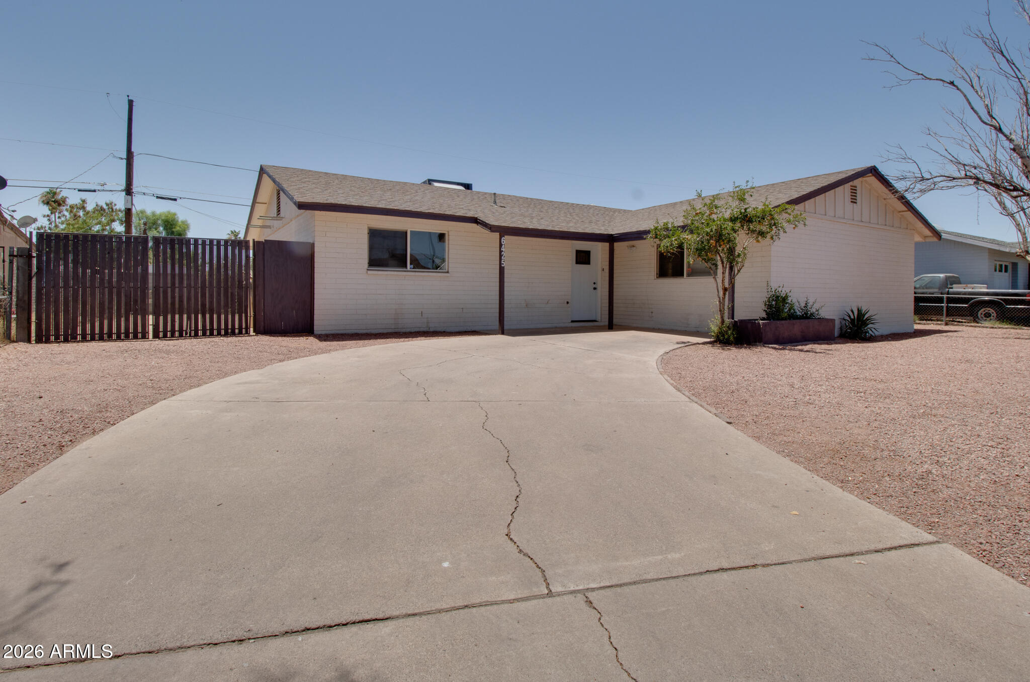 6425 W Rose Lane — photo
