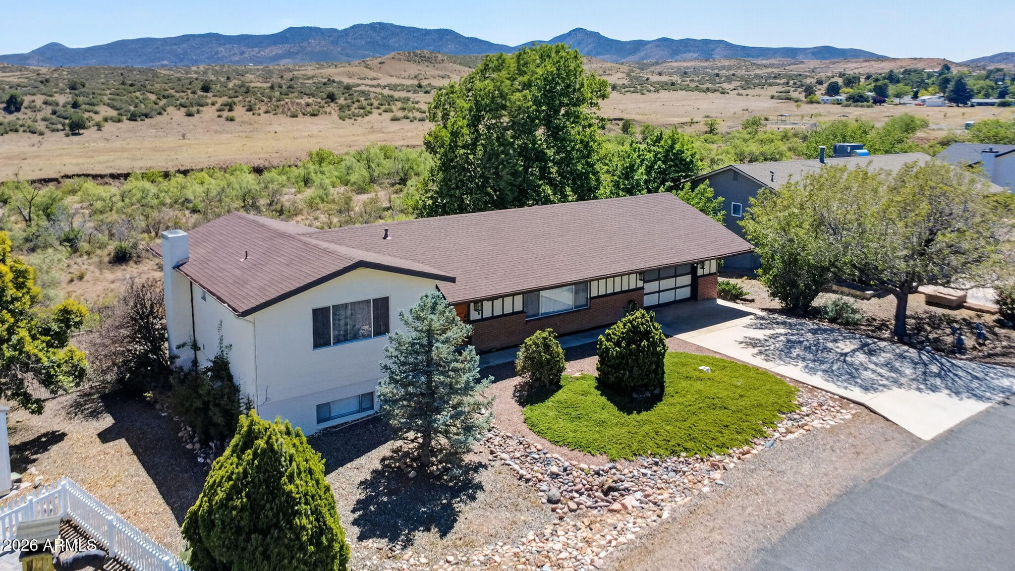 1048 N Arrowhead Lane — photo