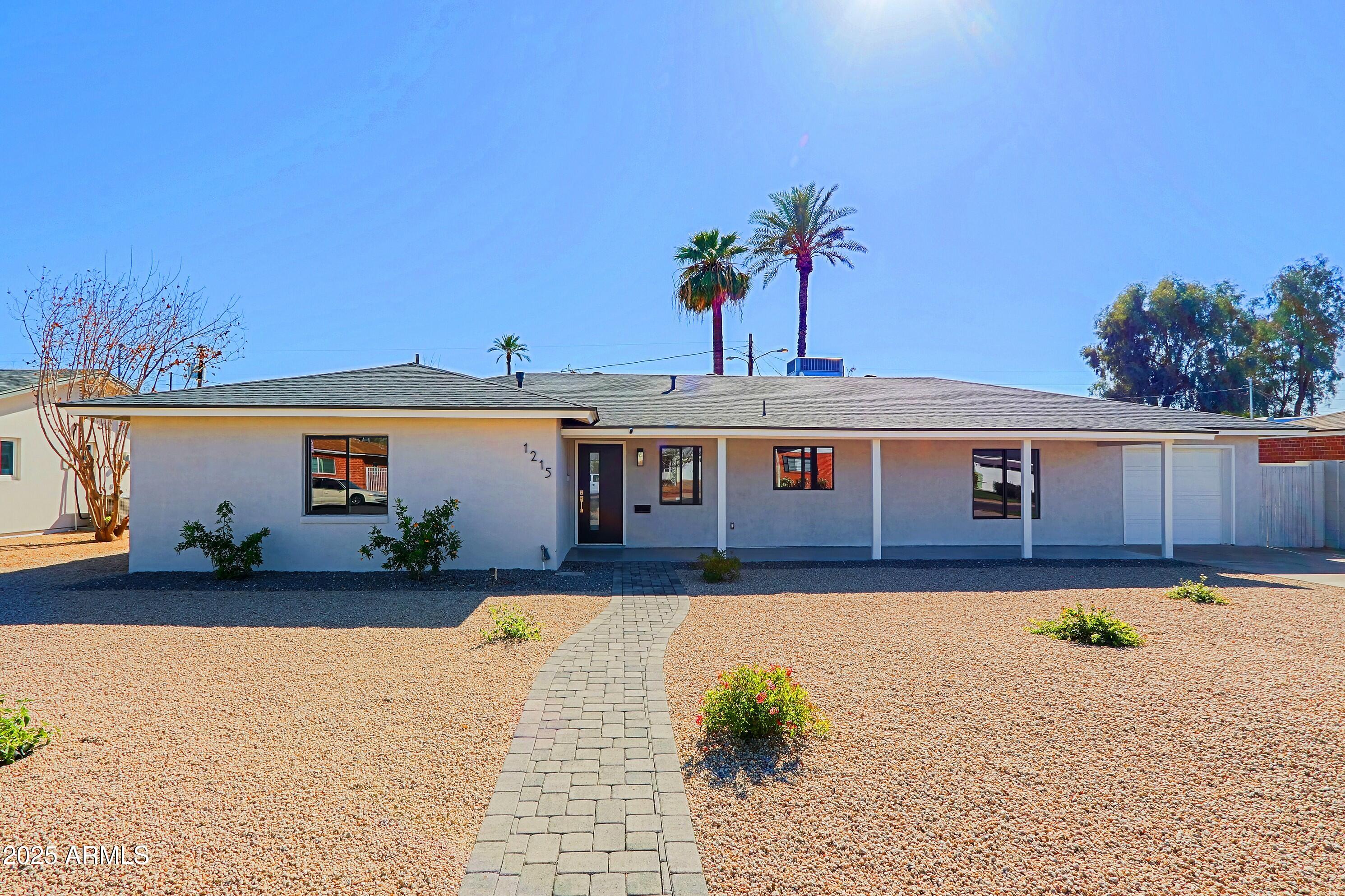 1215 E Cambridge Avenue — photo