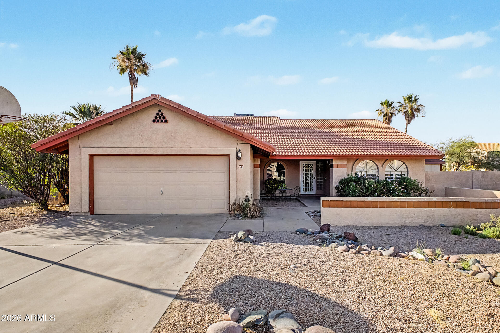 562 E Hackamore Street — photo