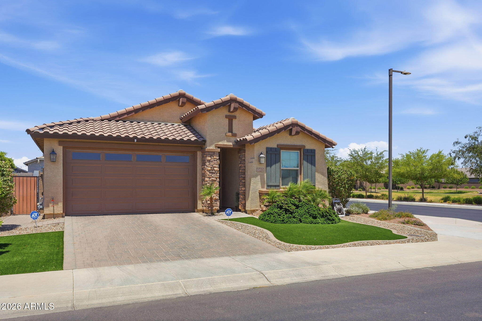 15216 W McKinley Street — photo