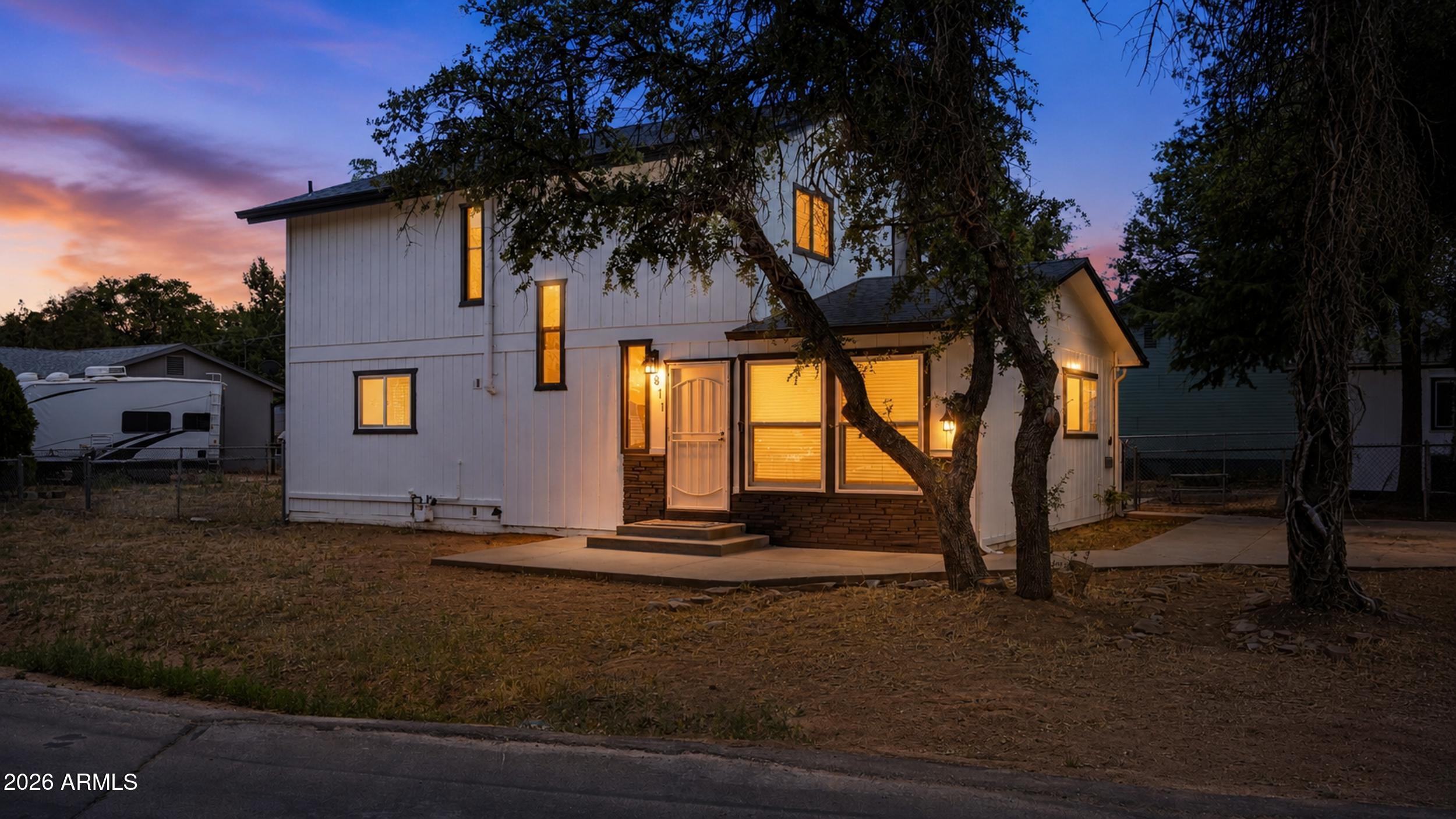 811 E Lone Pine Circle — photo