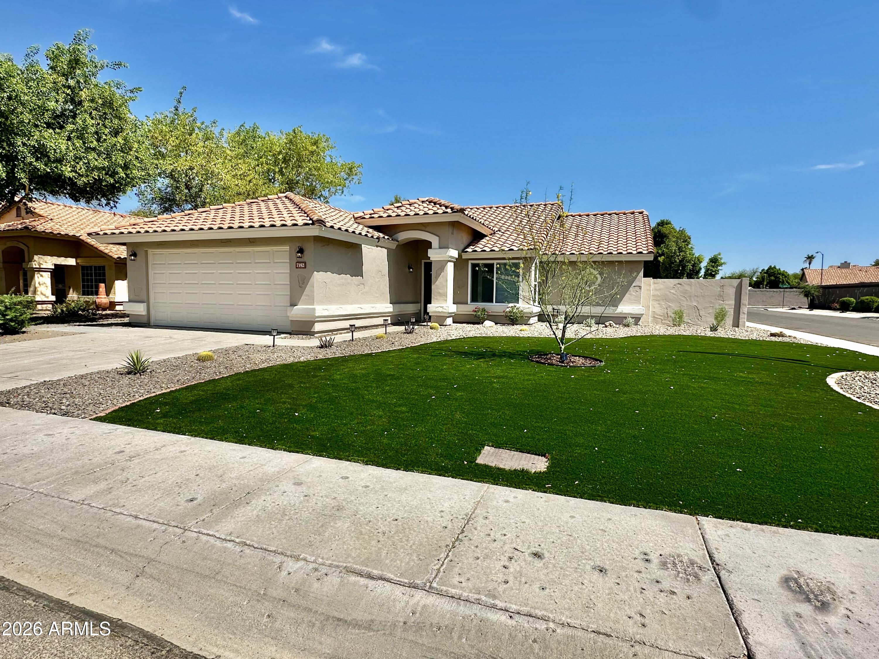 7352 W Via Del Sol Drive — photo