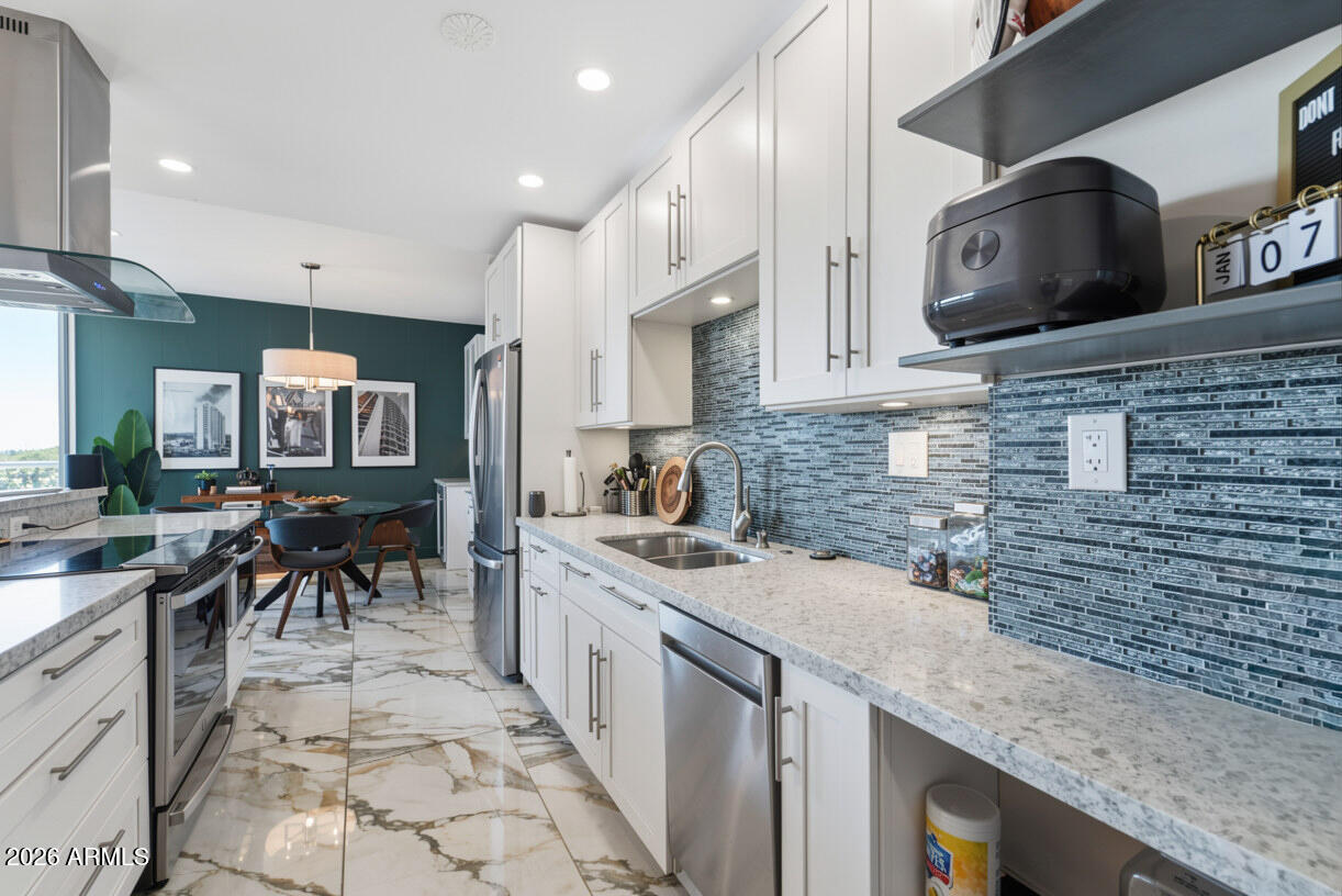 207 W Clarendon Avenue 4B — photo