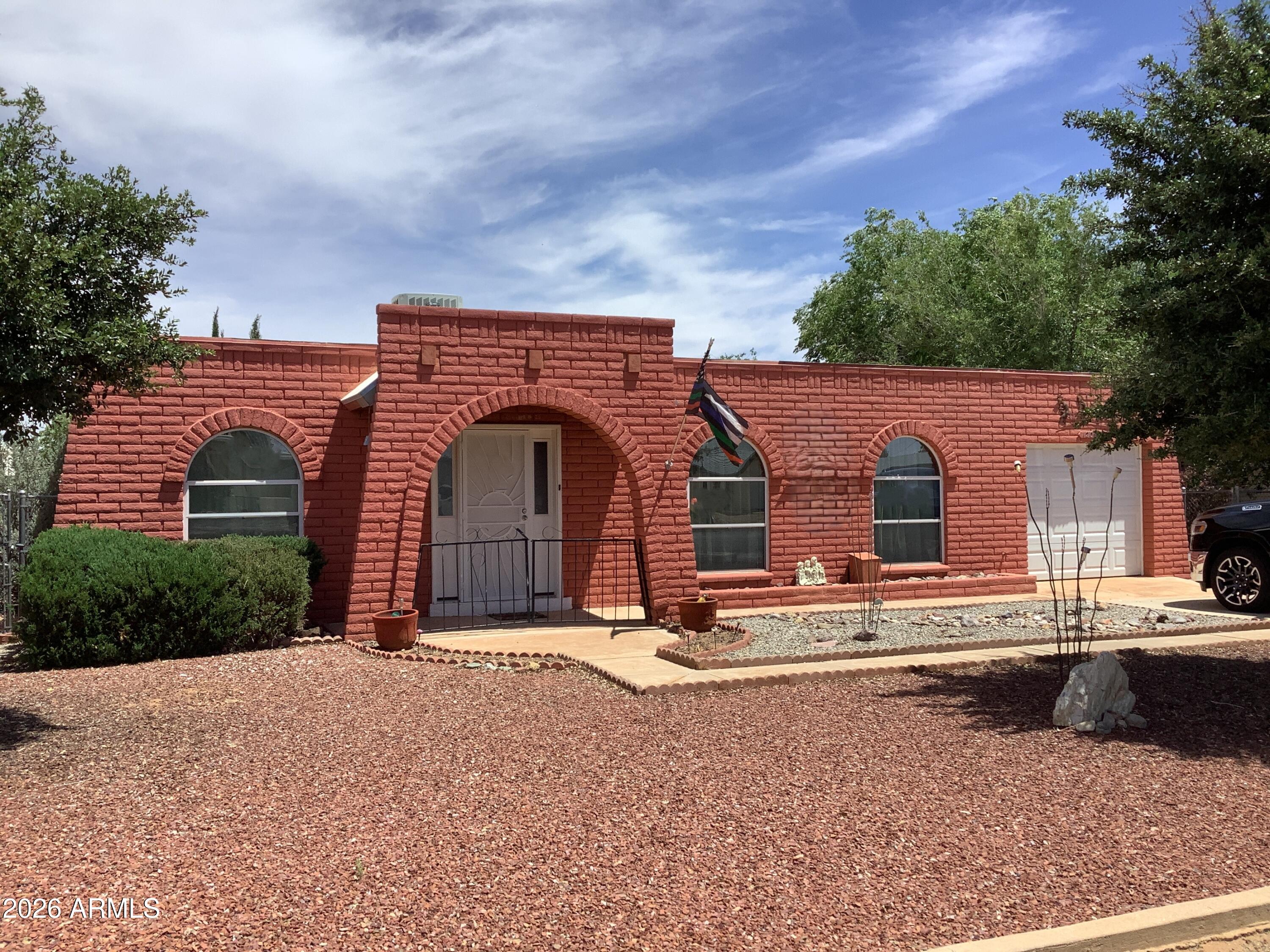 1209 E Justin Street — photo