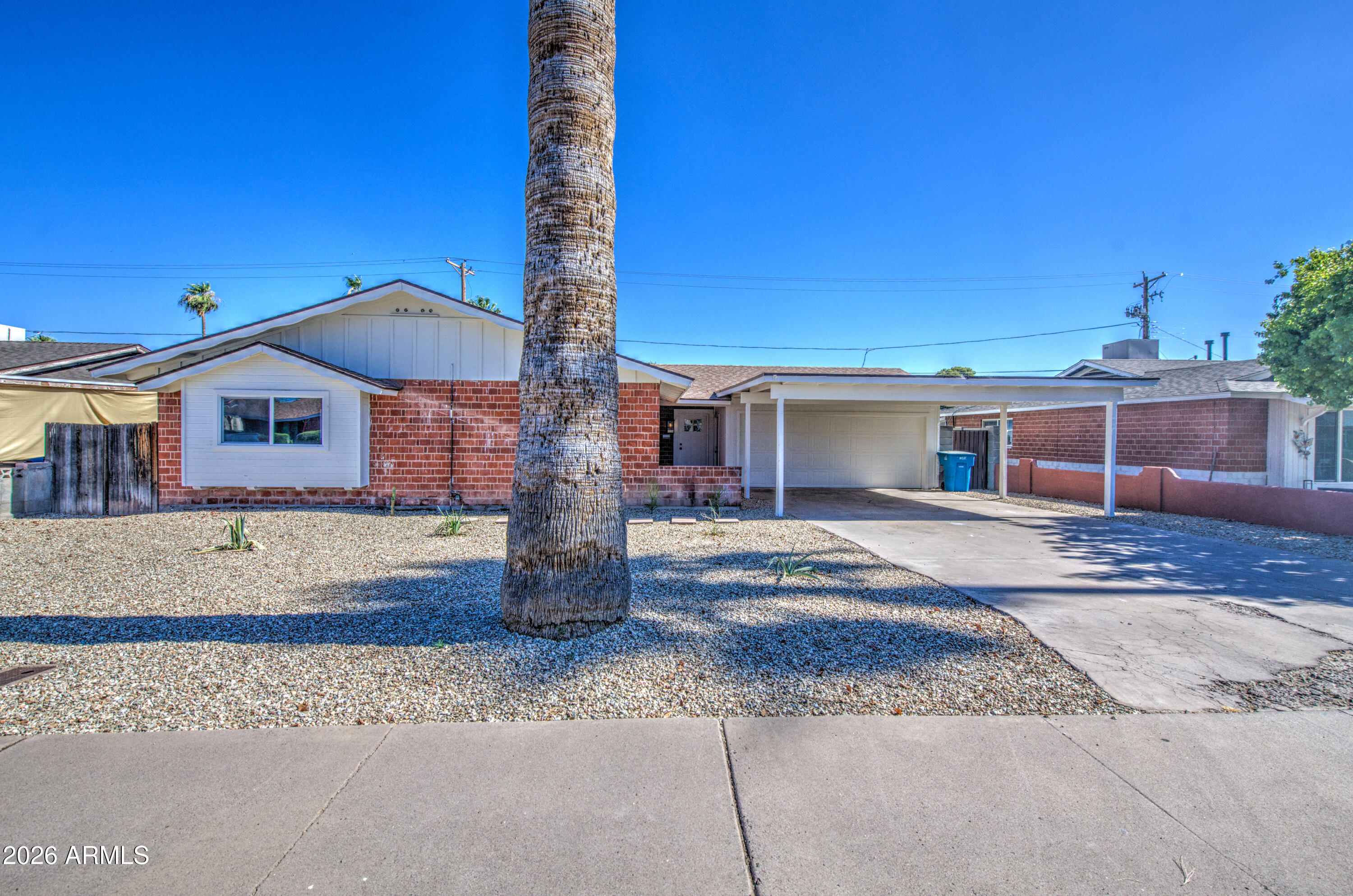3823 W Rose Lane — photo