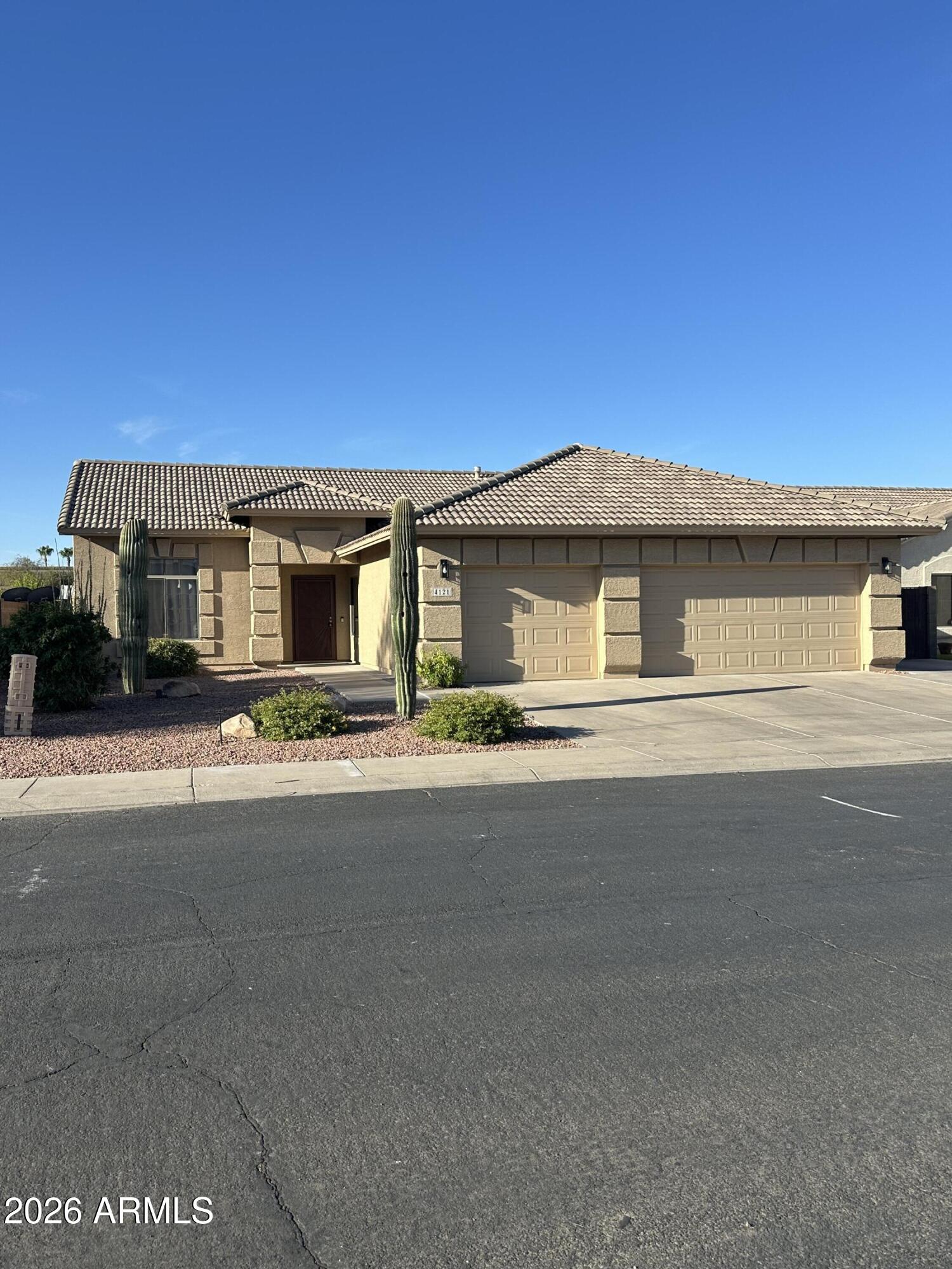 4121 W Yukon Drive — photo