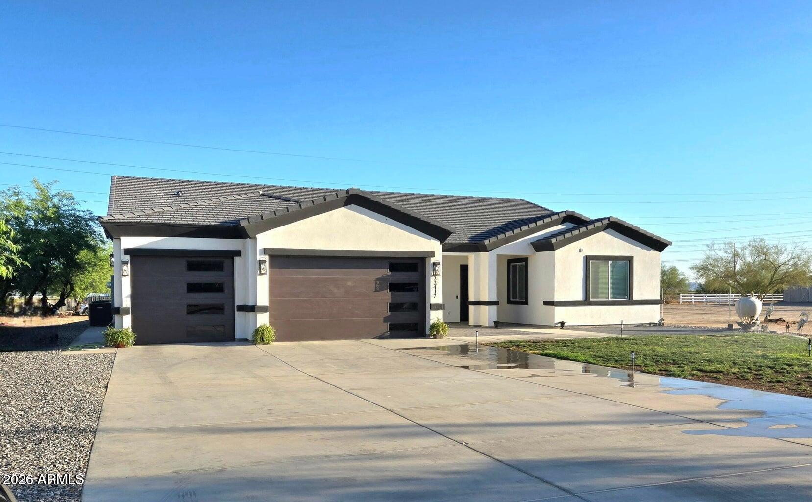 22417 W Lower Buckeye Road — photo