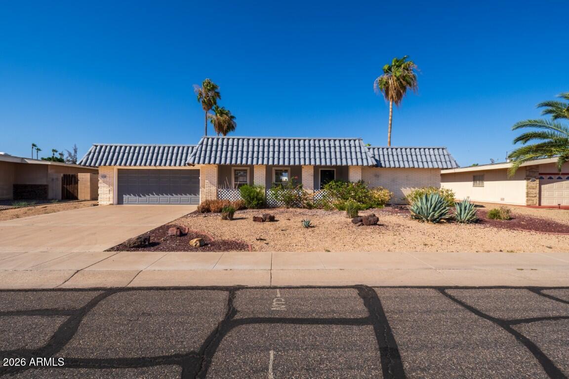 10706 W Pinion Lane — photo