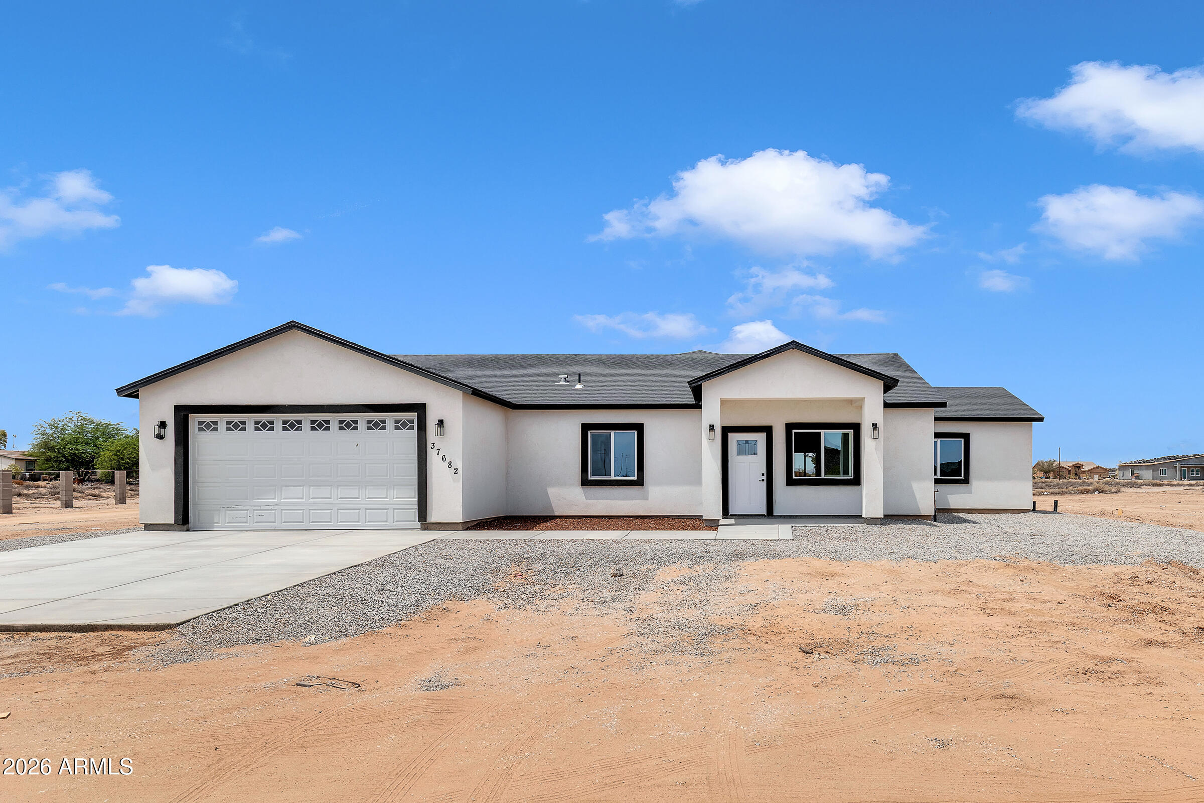 37682 W Illini Street — photo