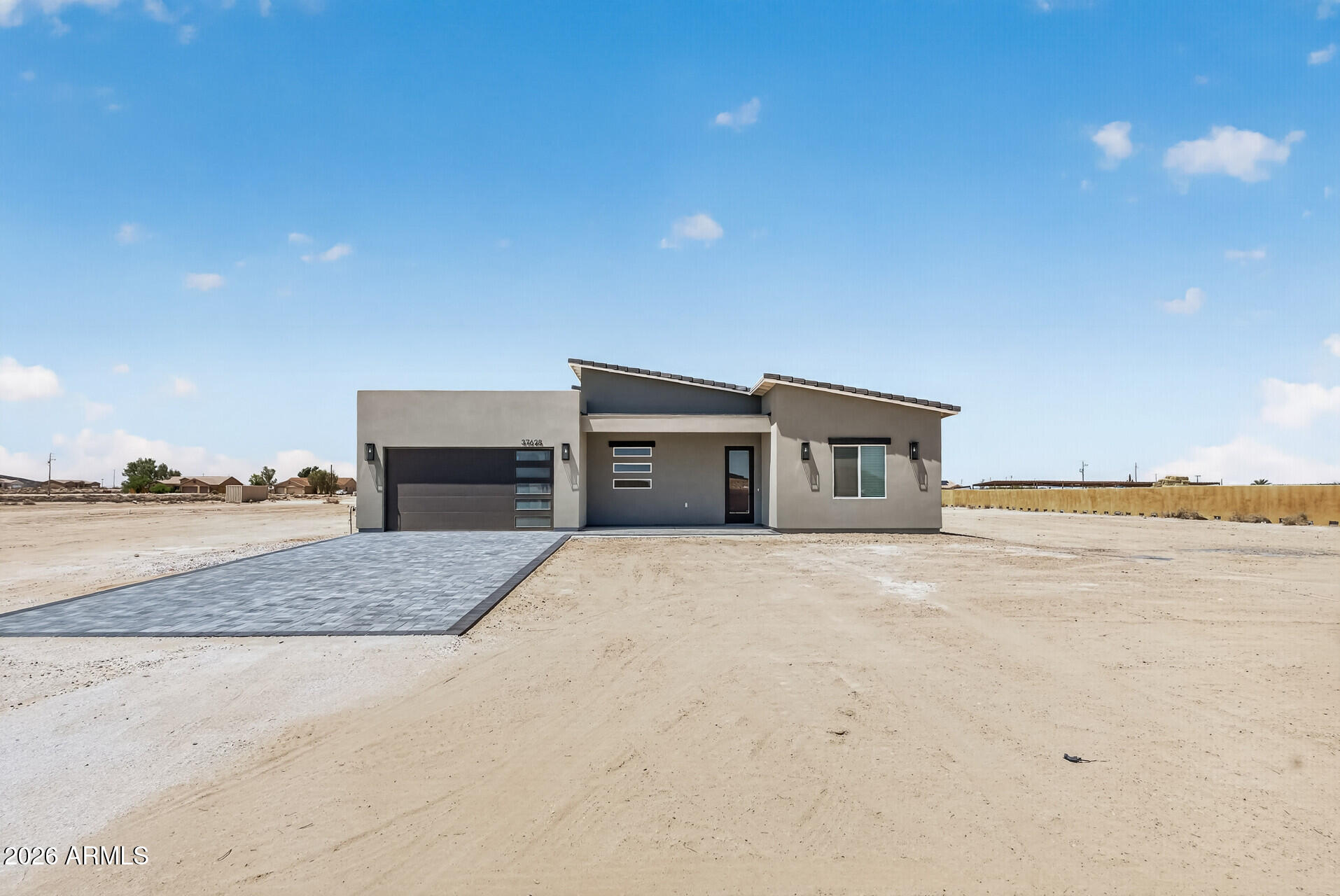 37628 W Illini Street — photo