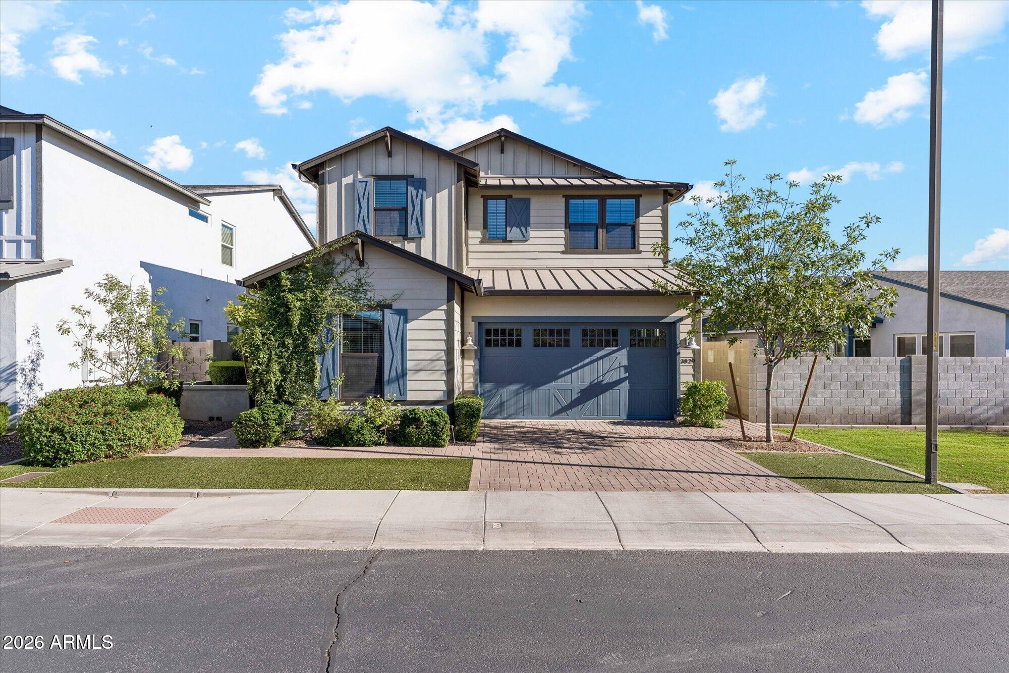 3829 E Crittenden Lane — photo