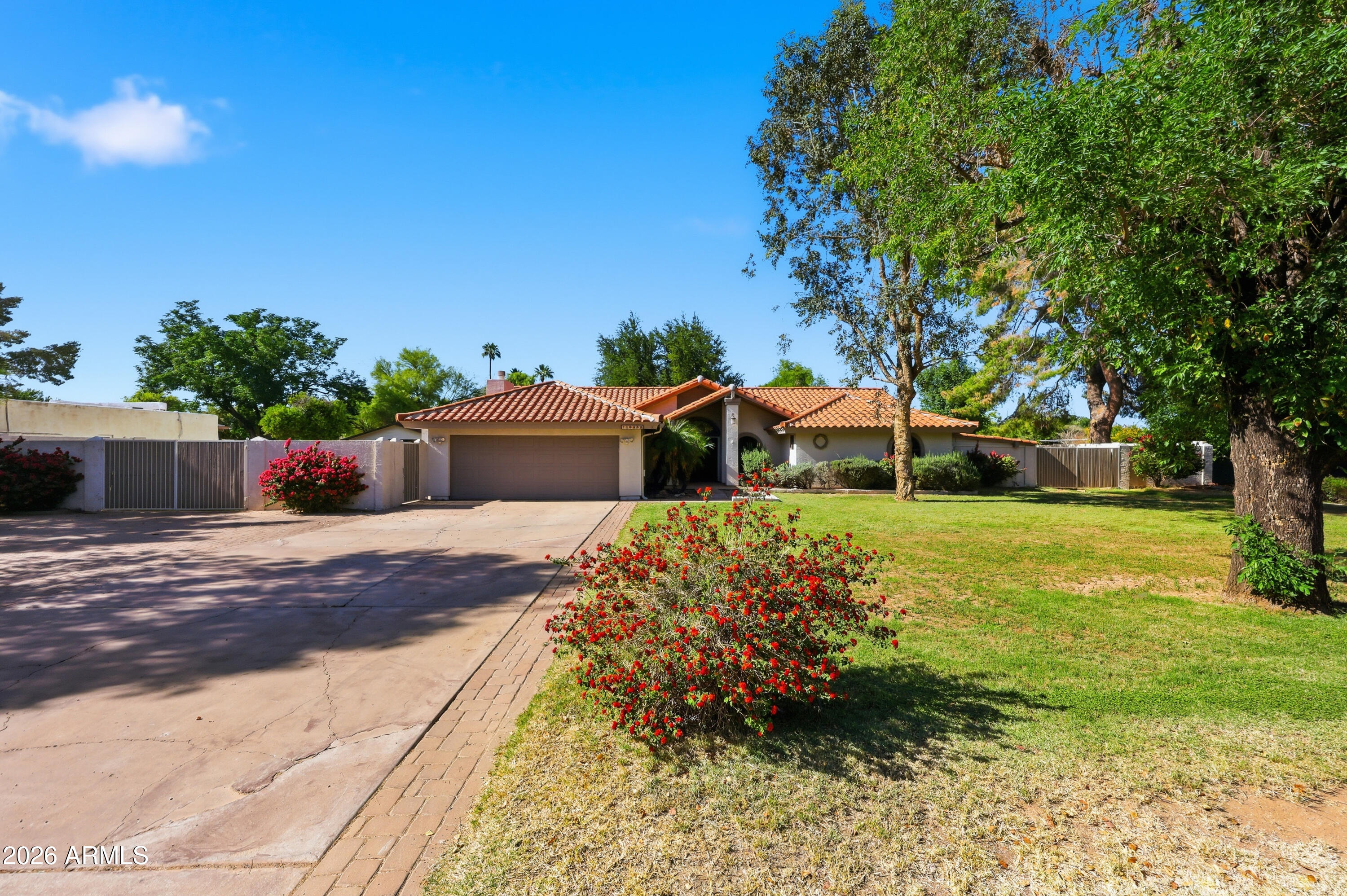 10432 W Avalon Drive — photo
