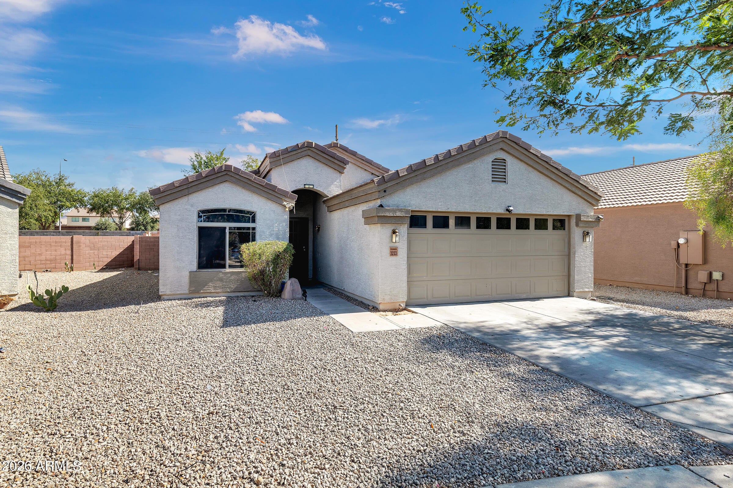 3233 W Huntington Drive — photo