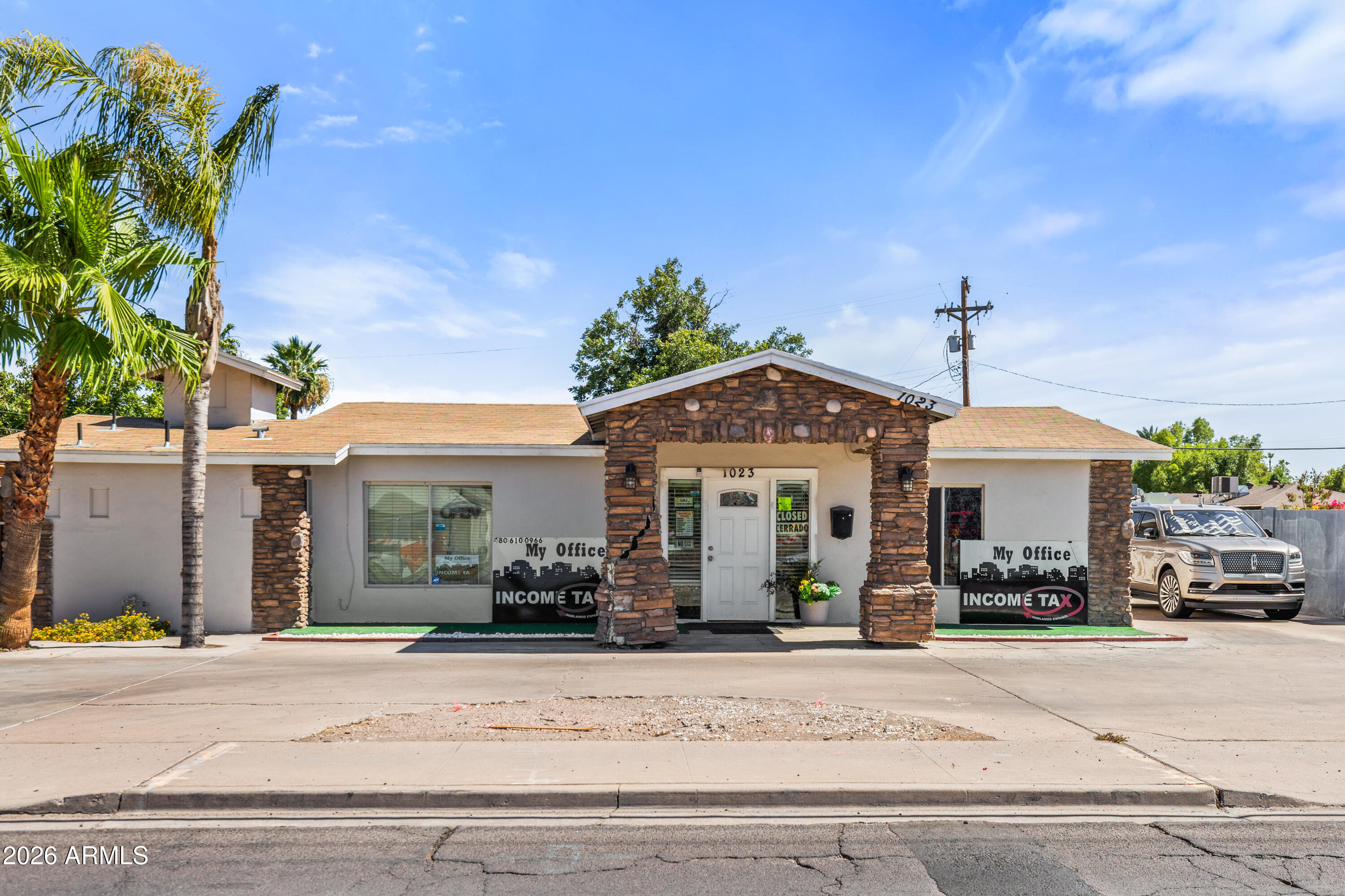 1023 E Broadway Road — photo