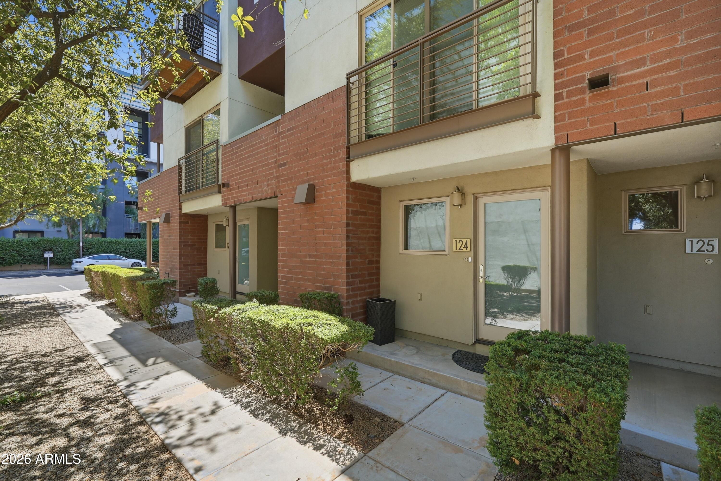 525 W Lakeside Drive 124 — photo