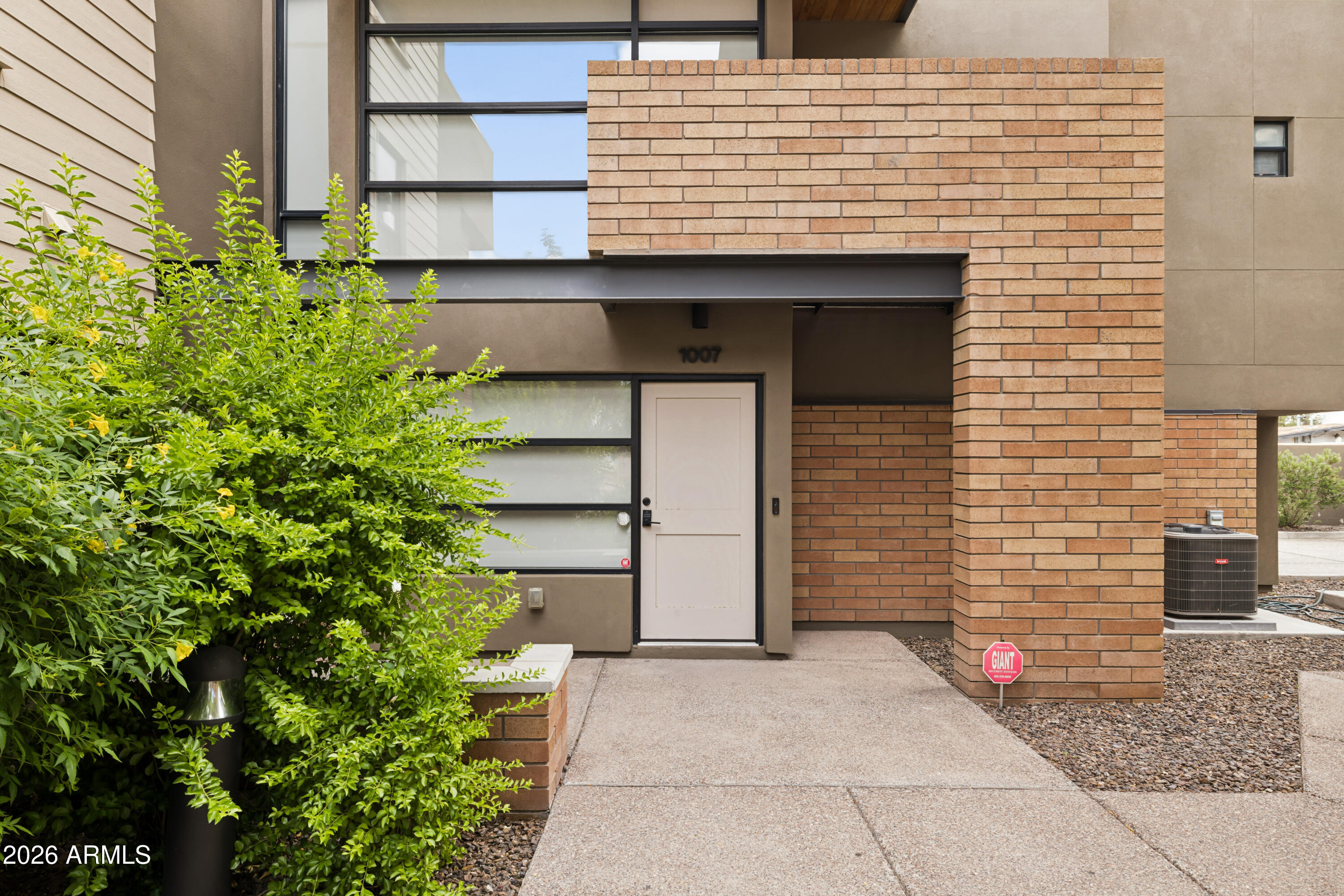 1300 W 5th Street 1007 — photo