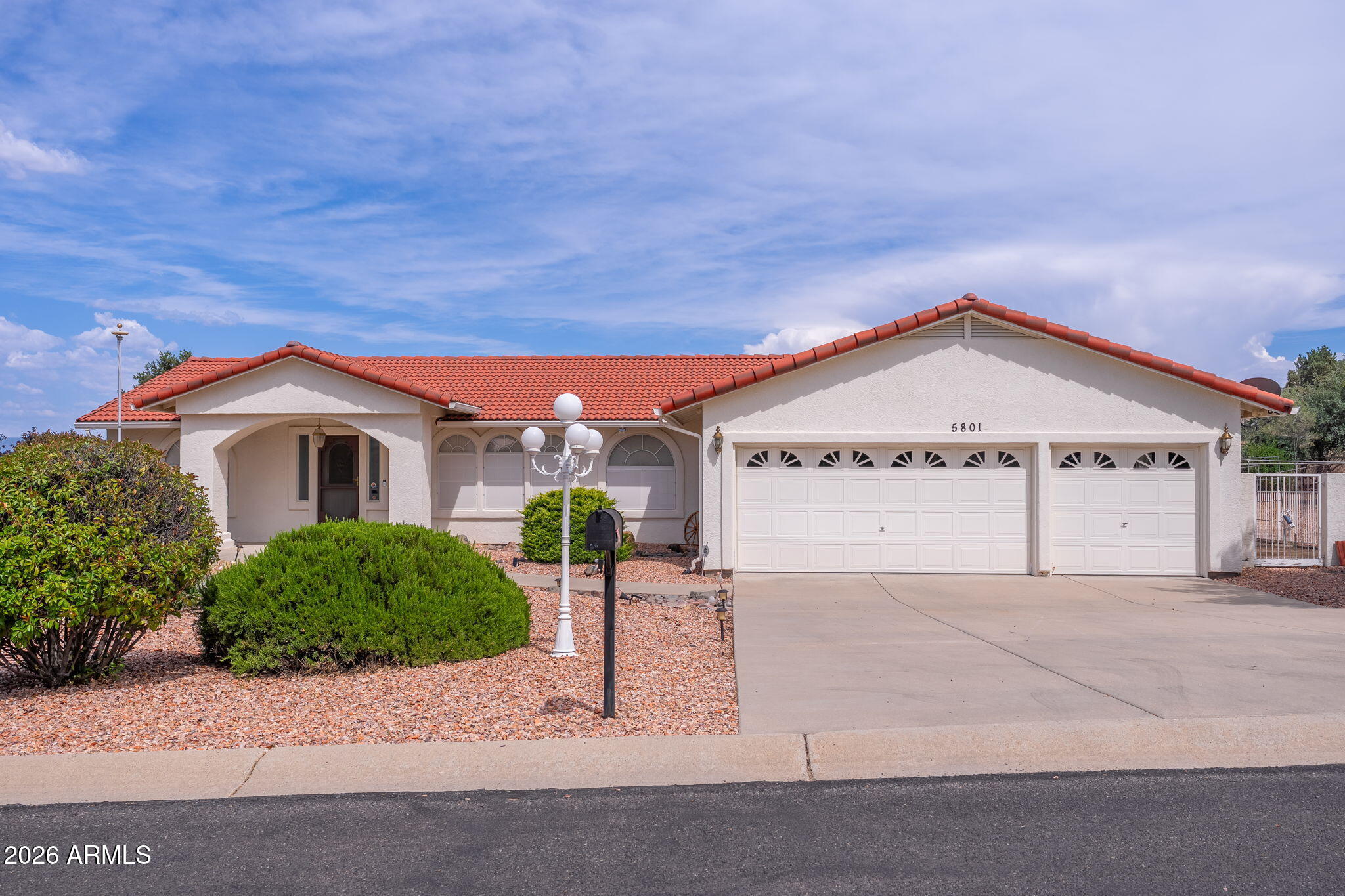 5801 N Honeysuckle Road — photo