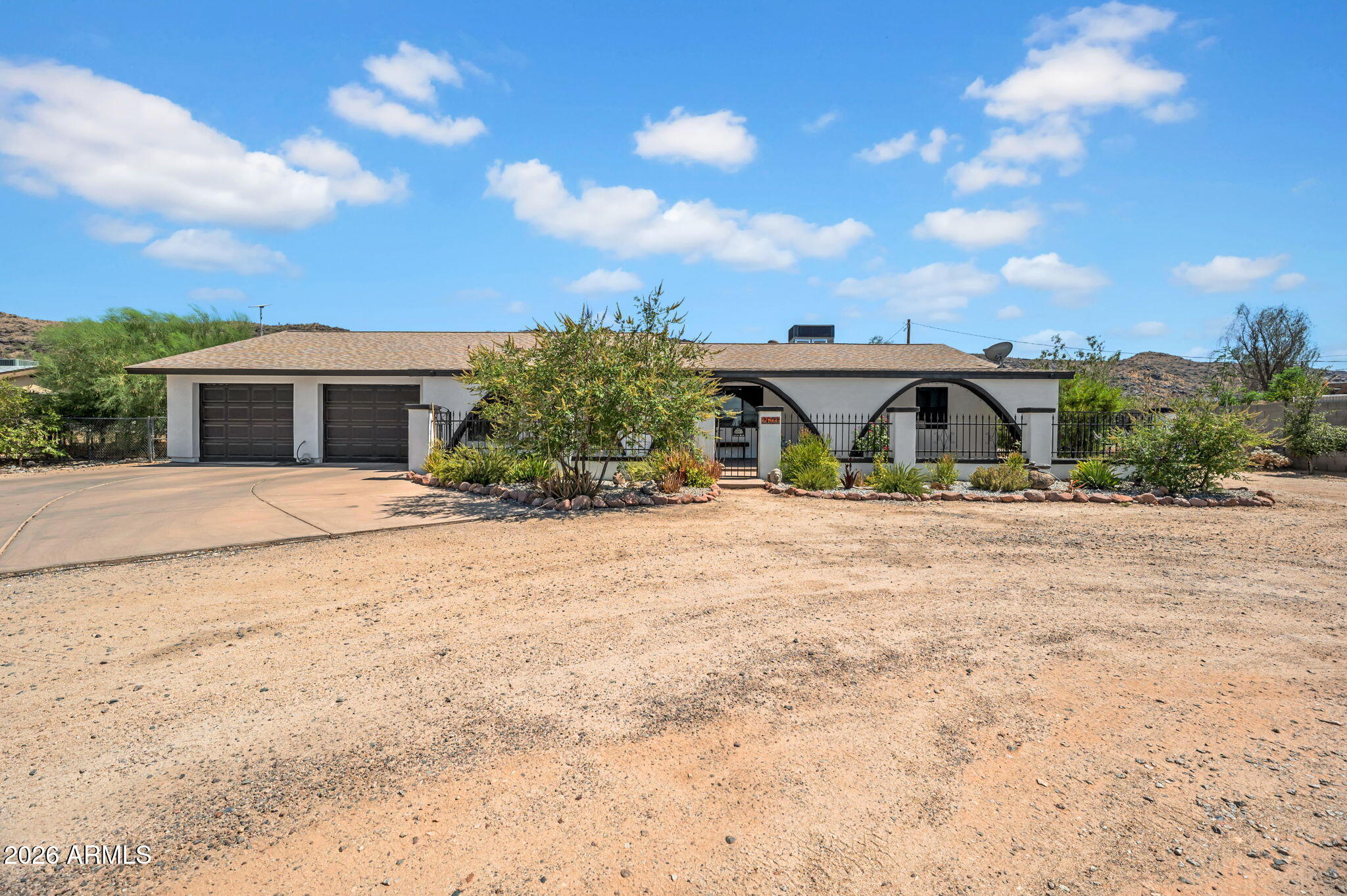 2621 E South Mountain Avenue — photo