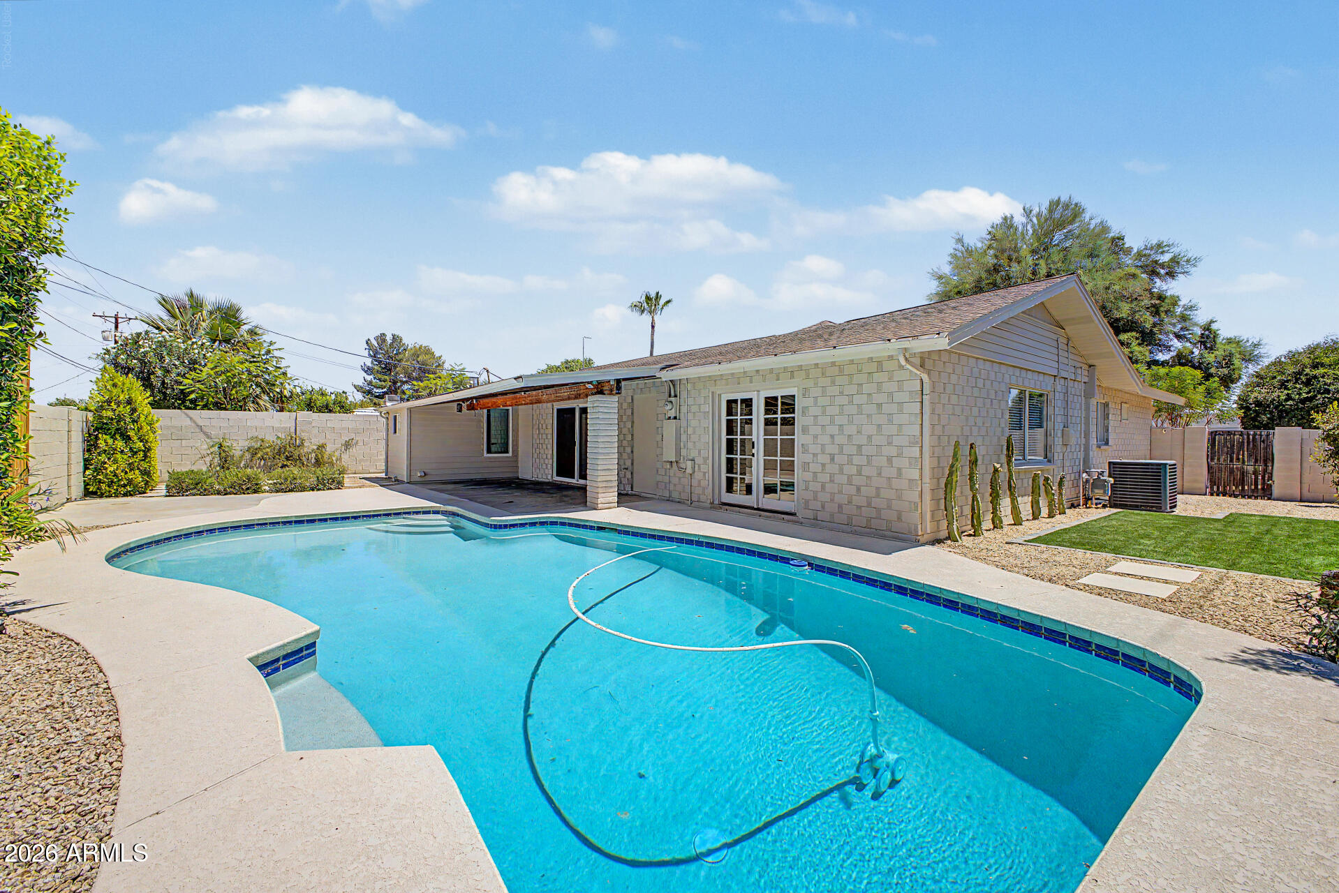 8202 E Sells Drive — photo