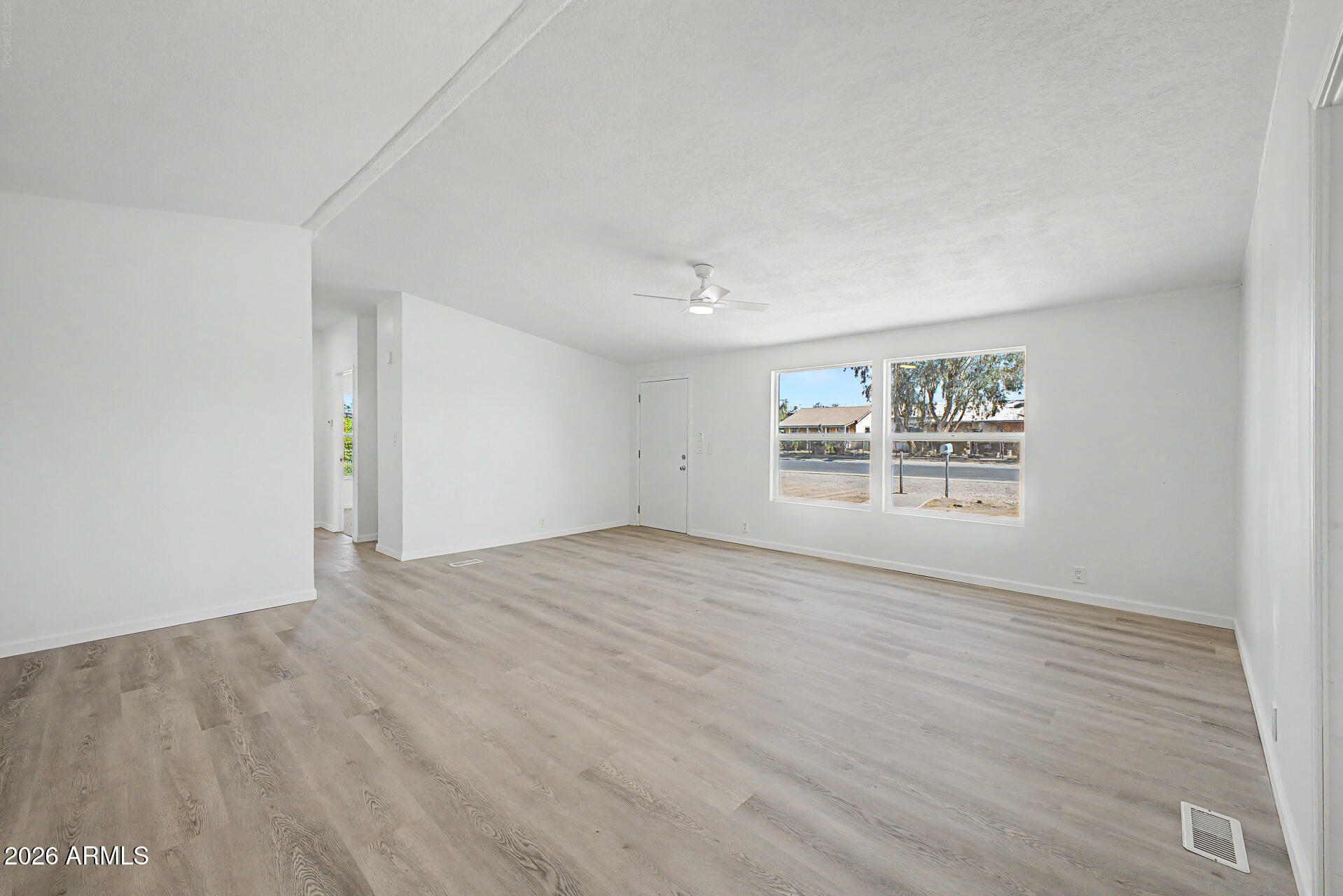 280 W Seagoe Avenue — photo