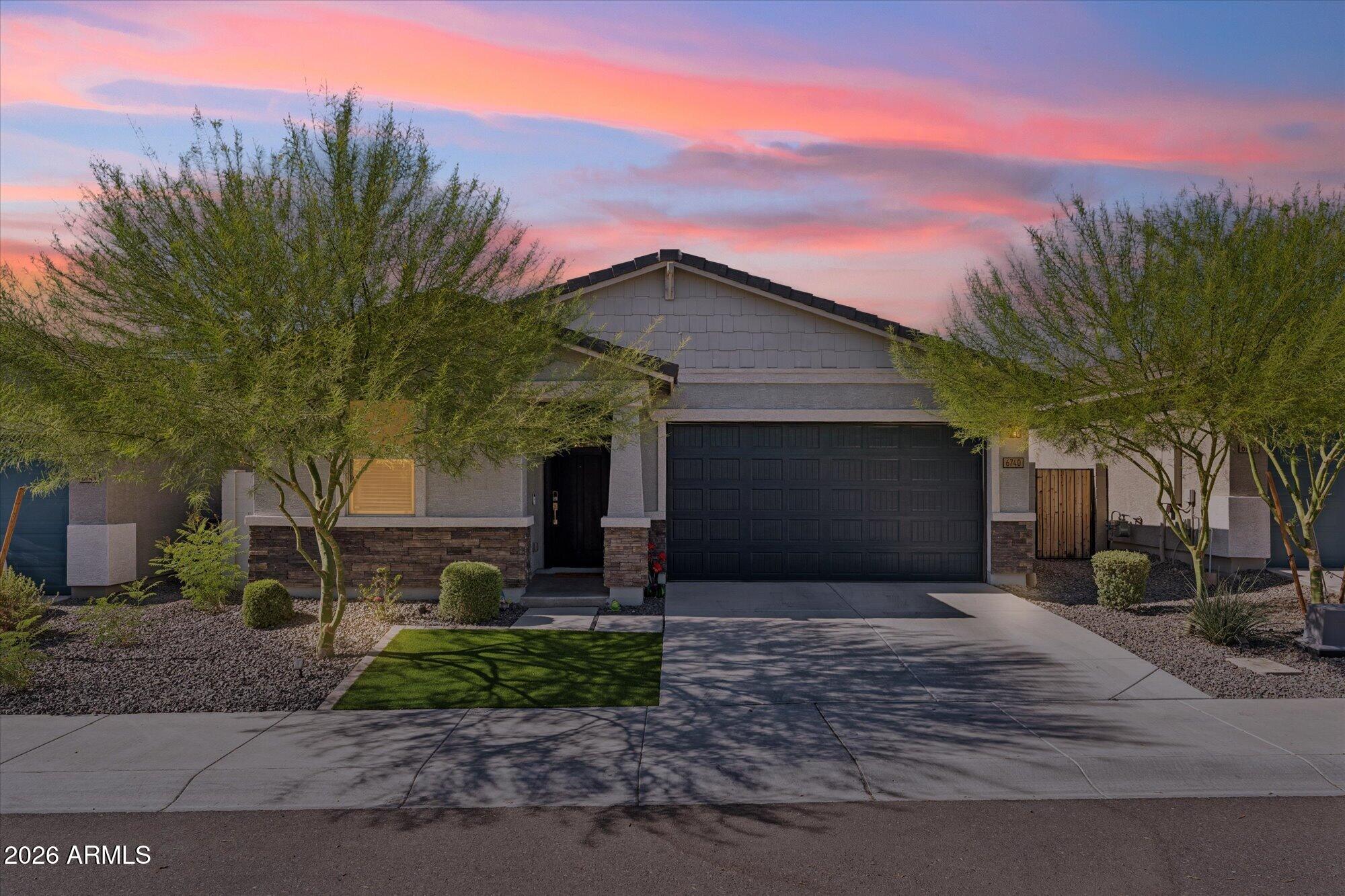 6740 W Pedro Lane — photo