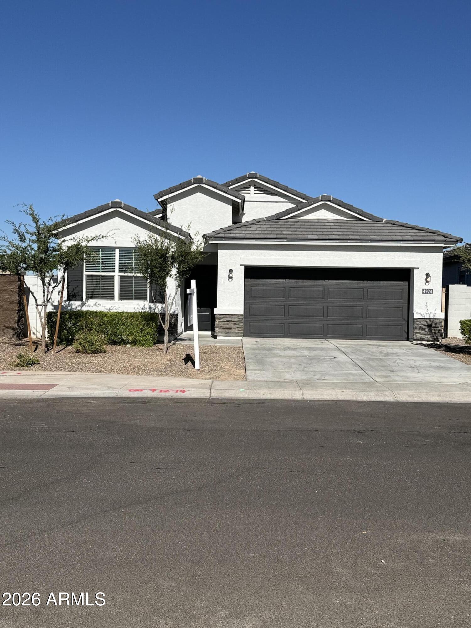 4924 S 104th Drive — photo