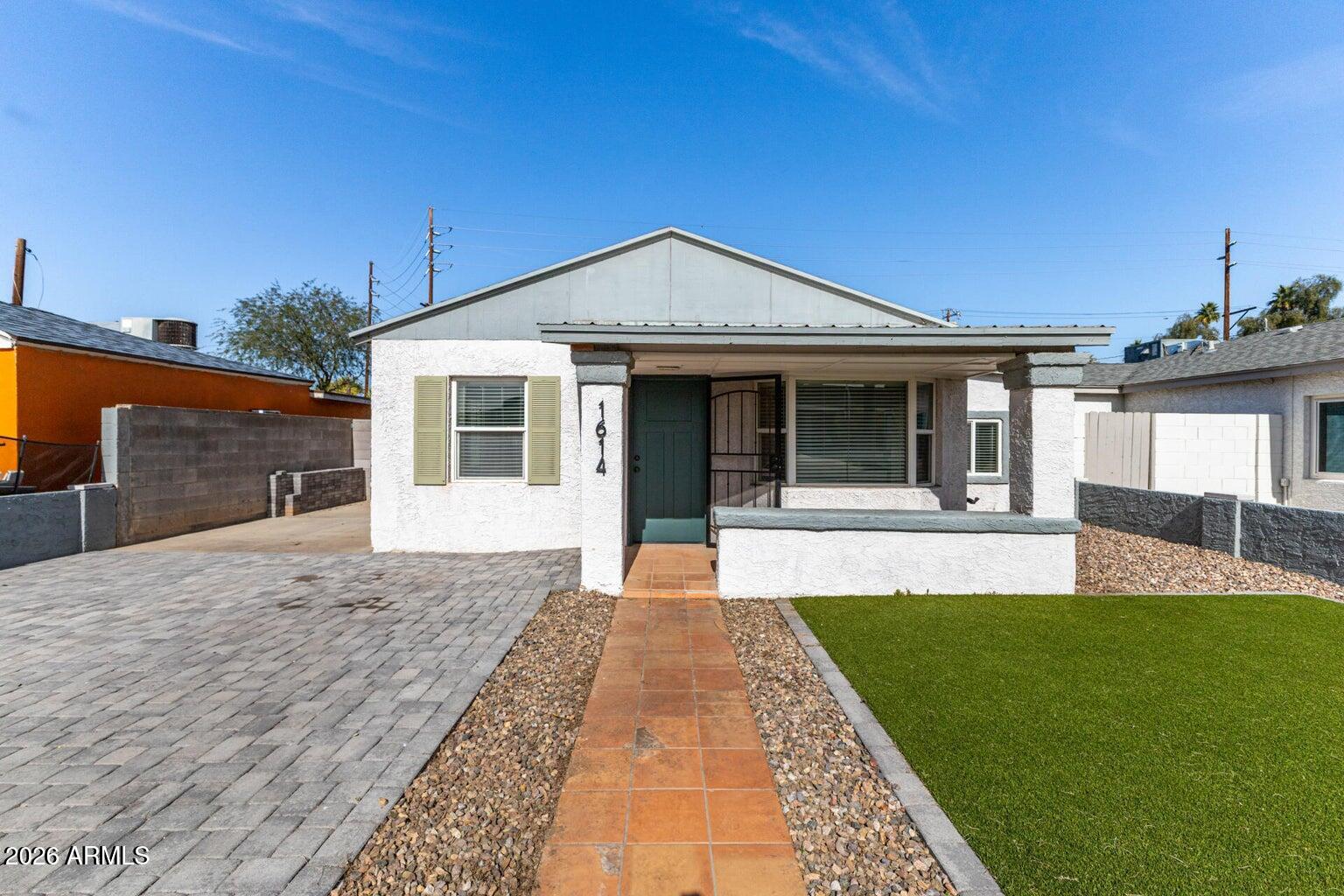 1614 W Lynwood Street — photo