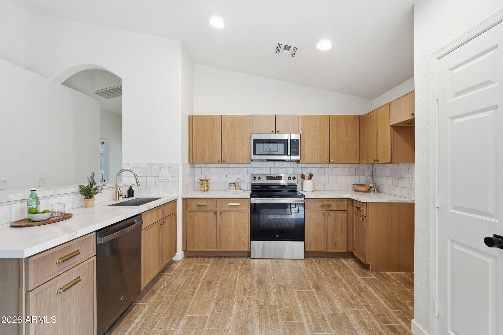 6126 E Roland Street — photo