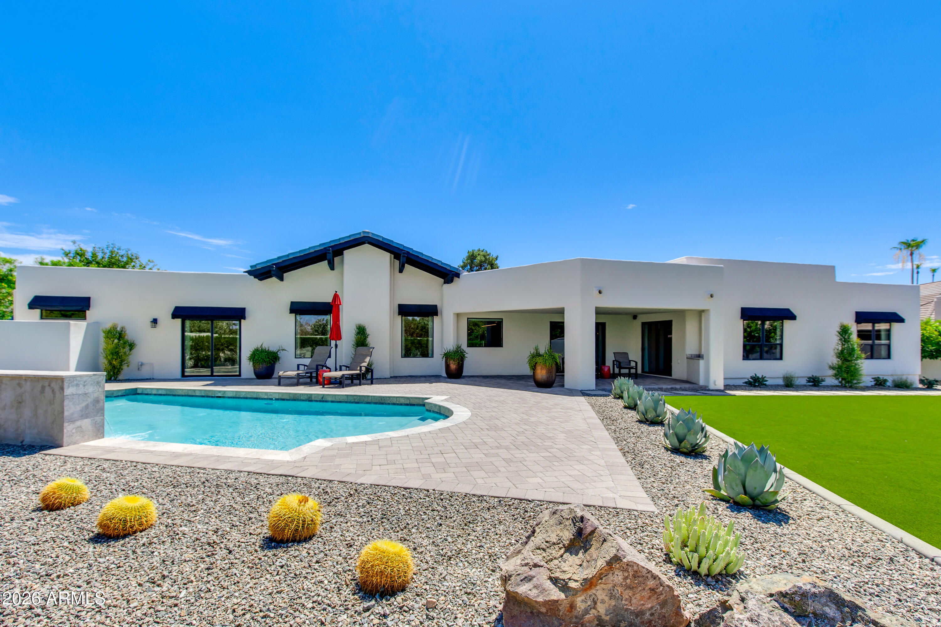 2409 E Solano Drive — photo